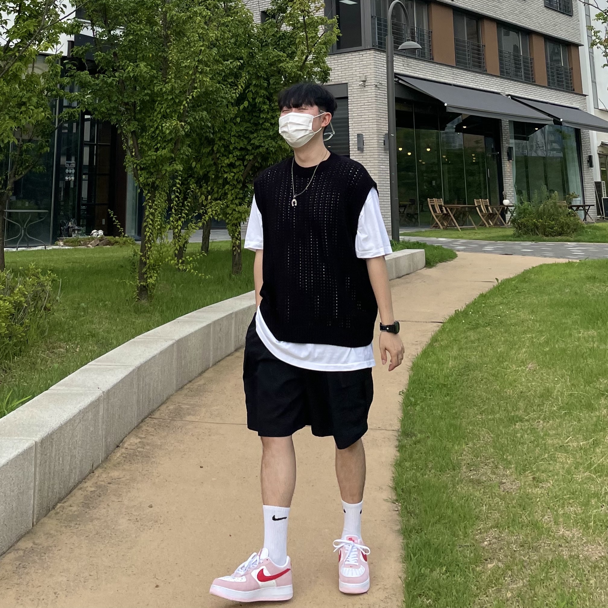 Nike Air Force 1 '07 QS Valentine's Day 착용 스타일 - 2