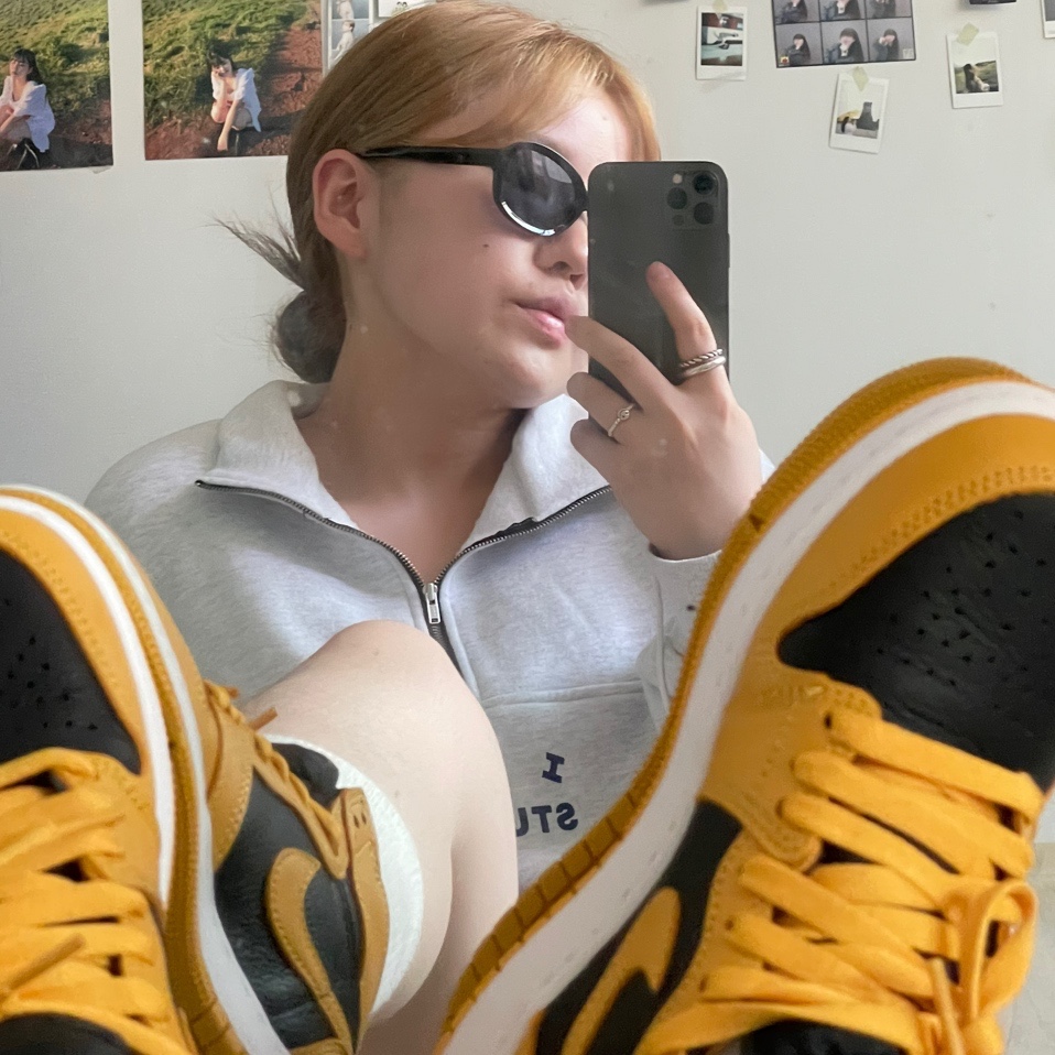 Jordan 1 Retro High OG Pollen, IAB Studio Half Zip Pullover Light Gray 착용 스타일 - 1