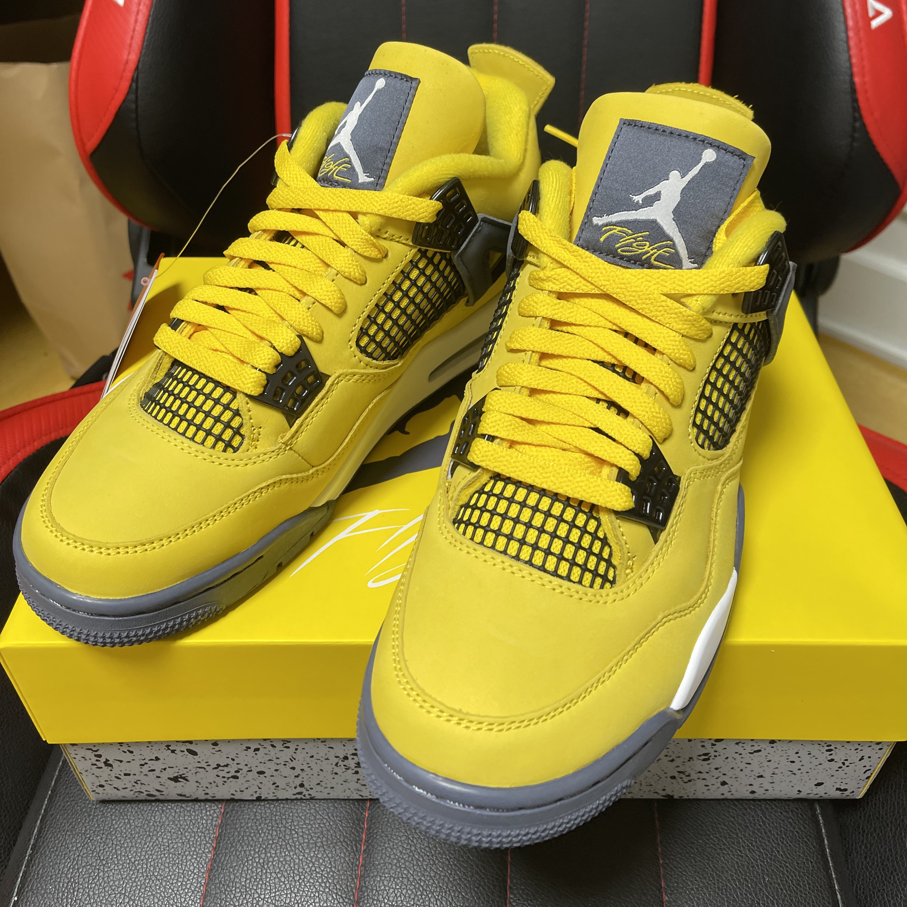 Jordan 4 Retro Tour Yellow 착용 스타일