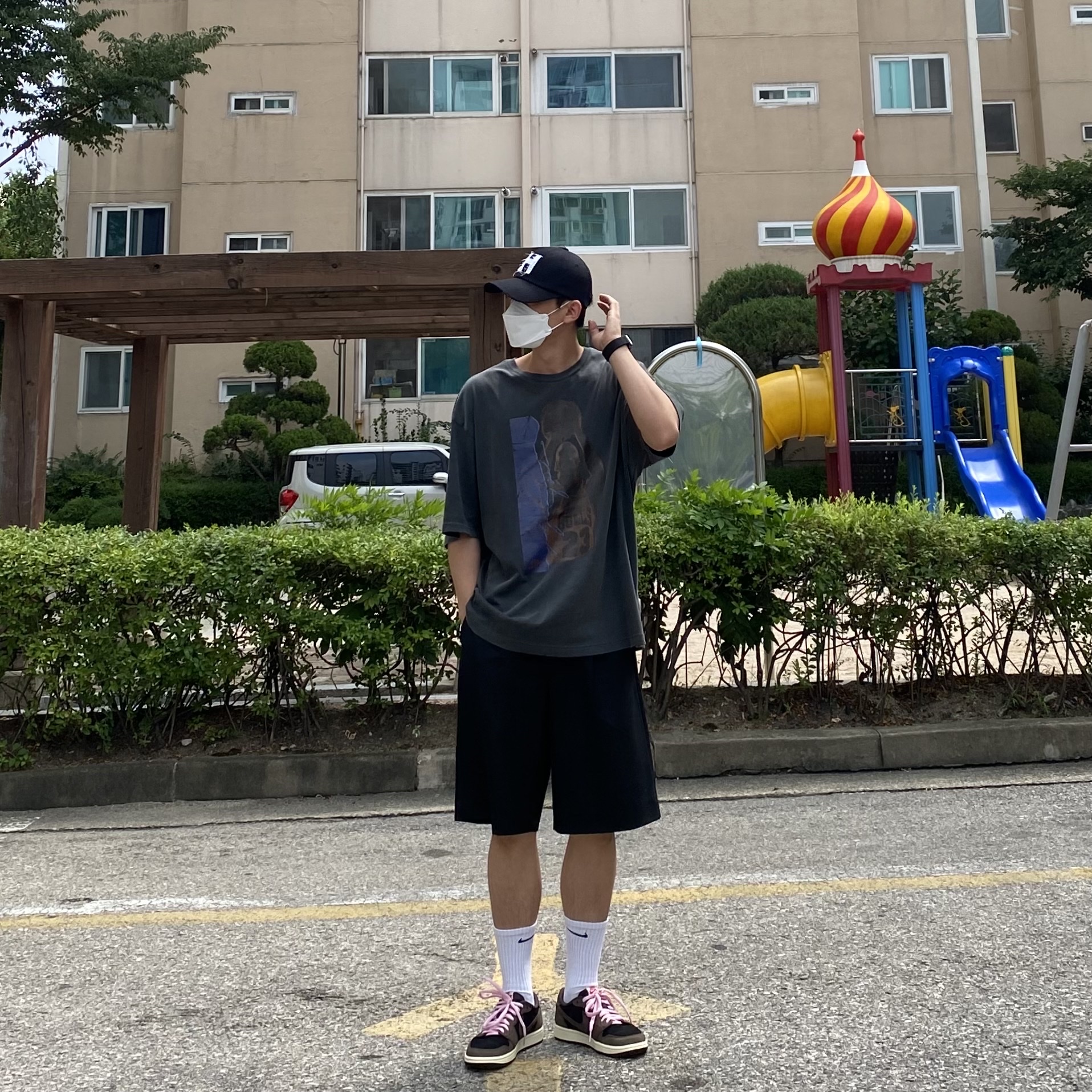 Jordan 1 x Travis Scott Retro Low OG SP Mocha 착용 스타일