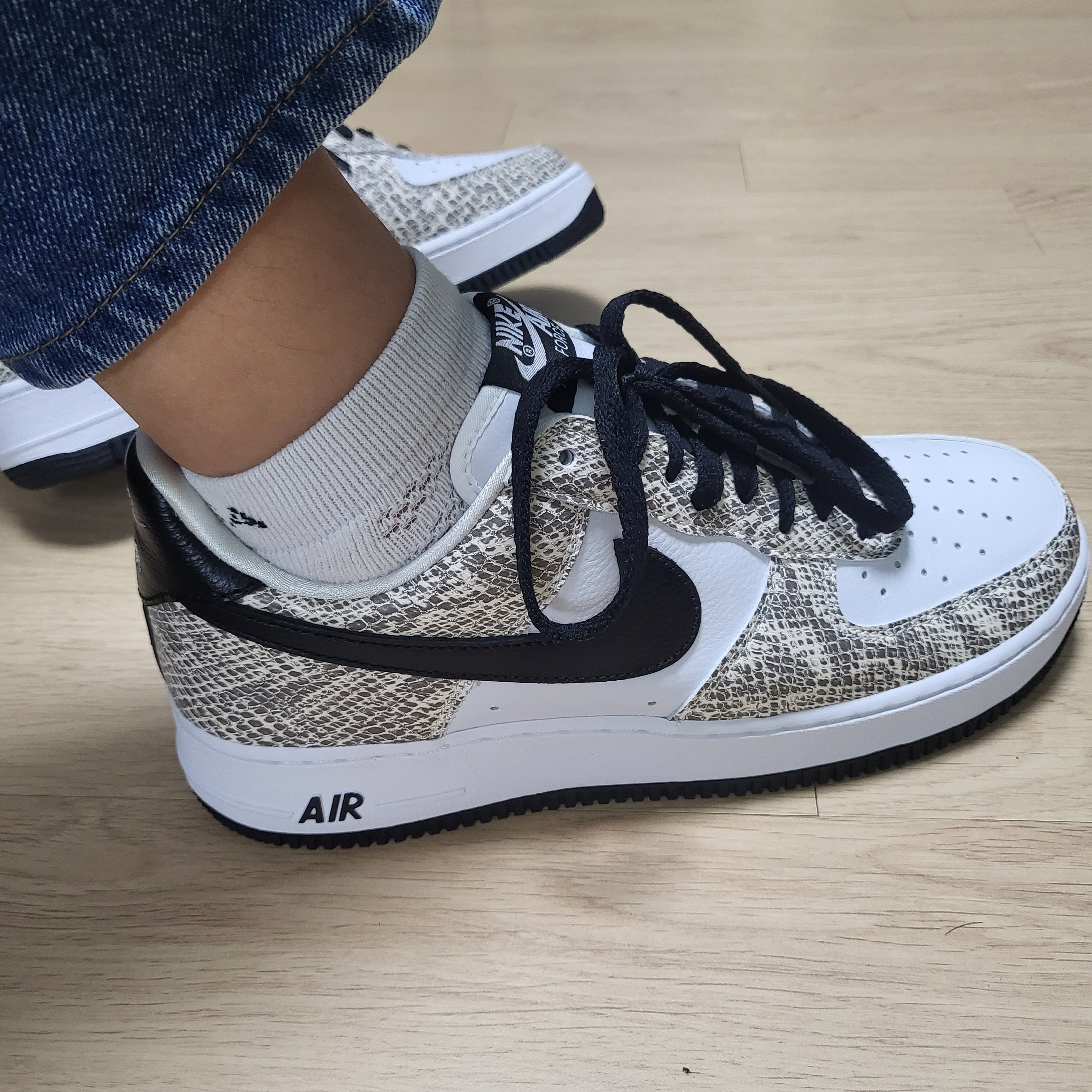 Nike Air Force 1 Low Retro Cocoa Snake 2018 착용 스타일 - 2