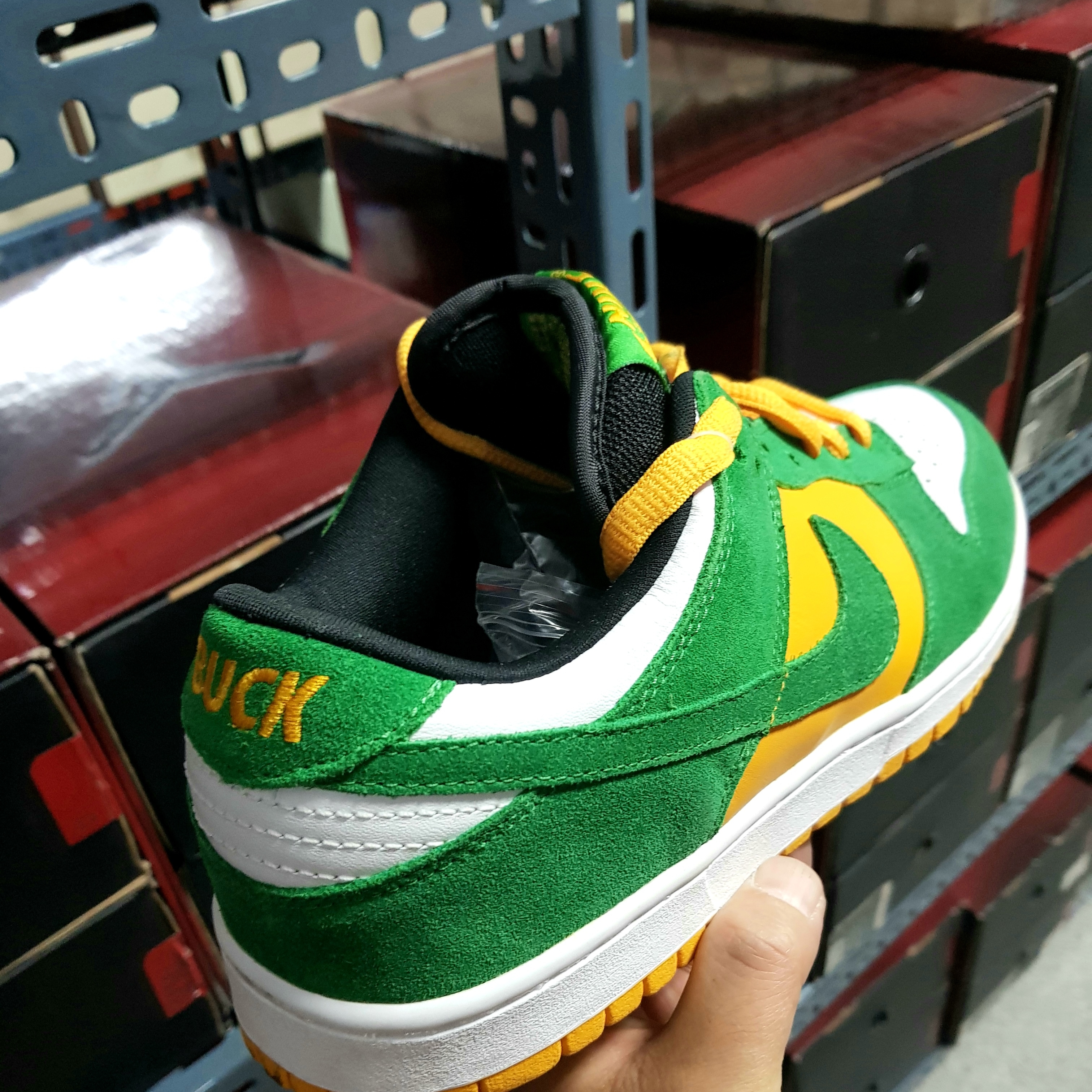 Nike Dunk SB Low Bucks 착용 스타일 - 1
