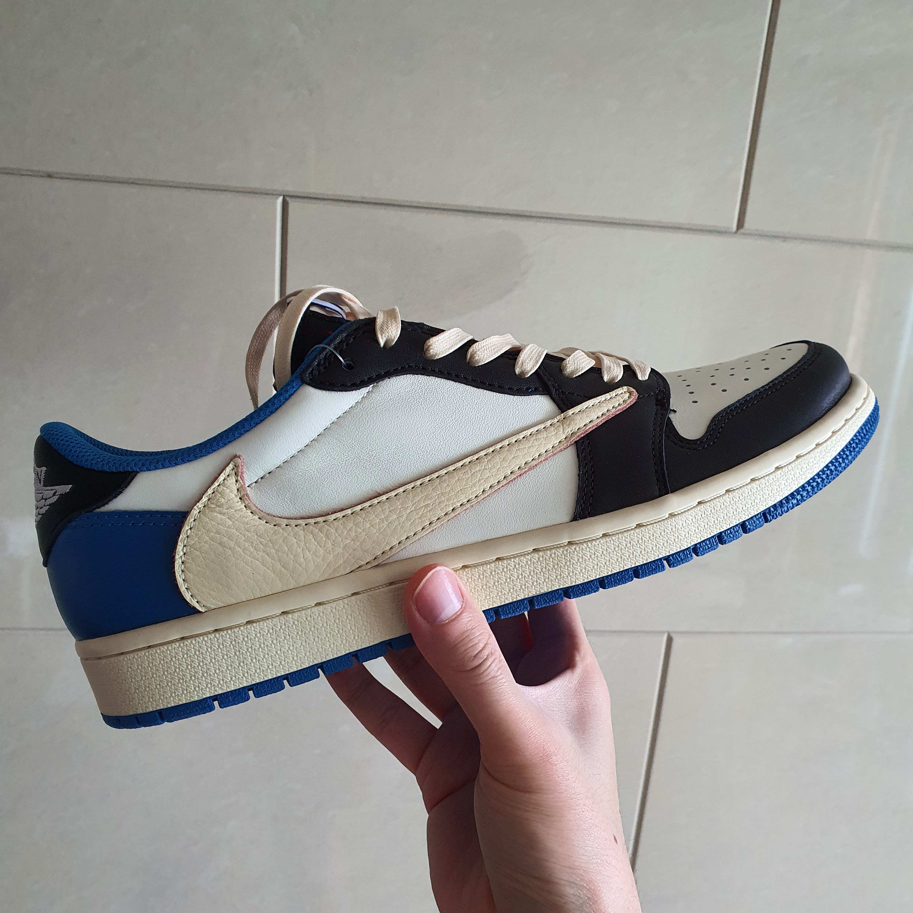 Jordan 1 x Travis Scott x Fragment Retro Low OG SP Military Blue 착용 스타일 - 5