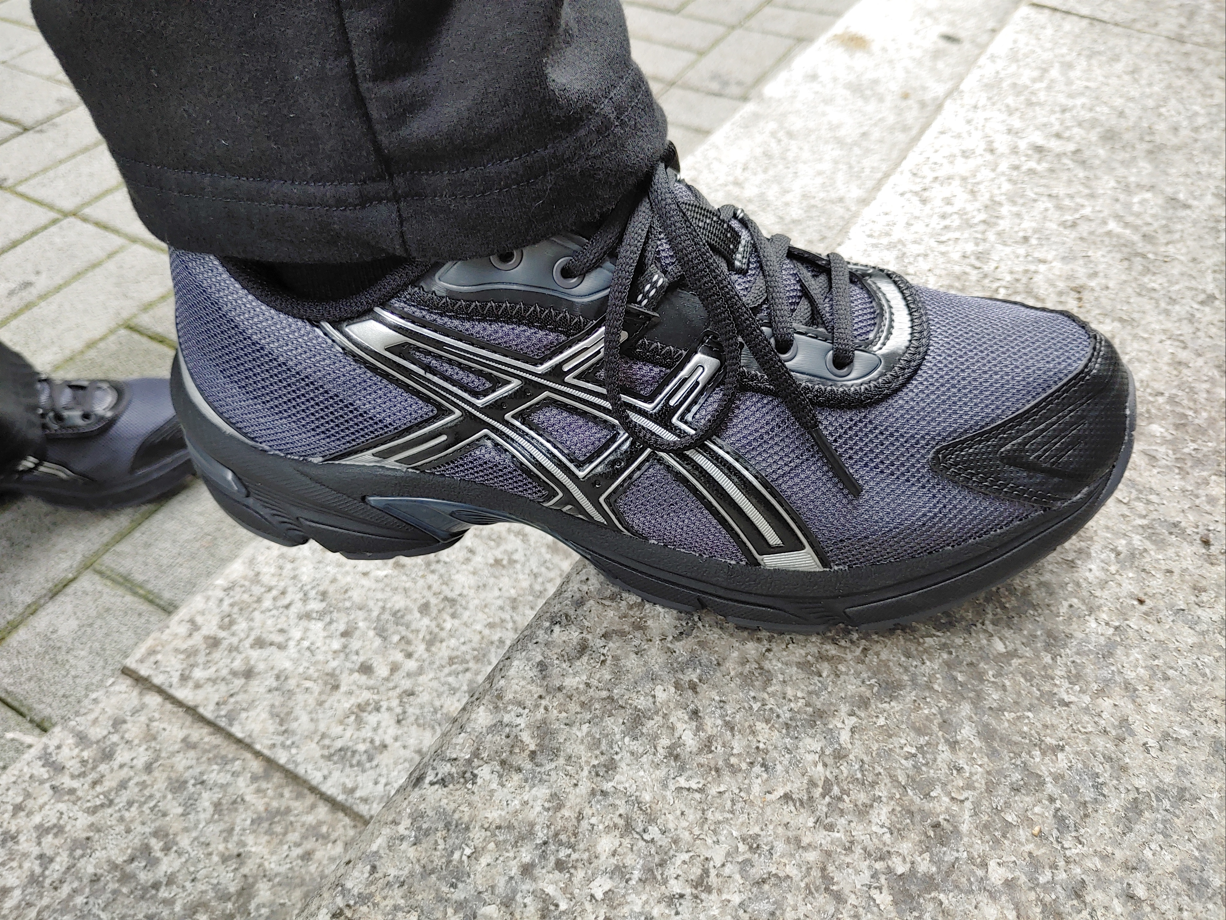 Asics UB2-S Gel-1130 Asphalt Pure Silver 착용 스타일 - 2