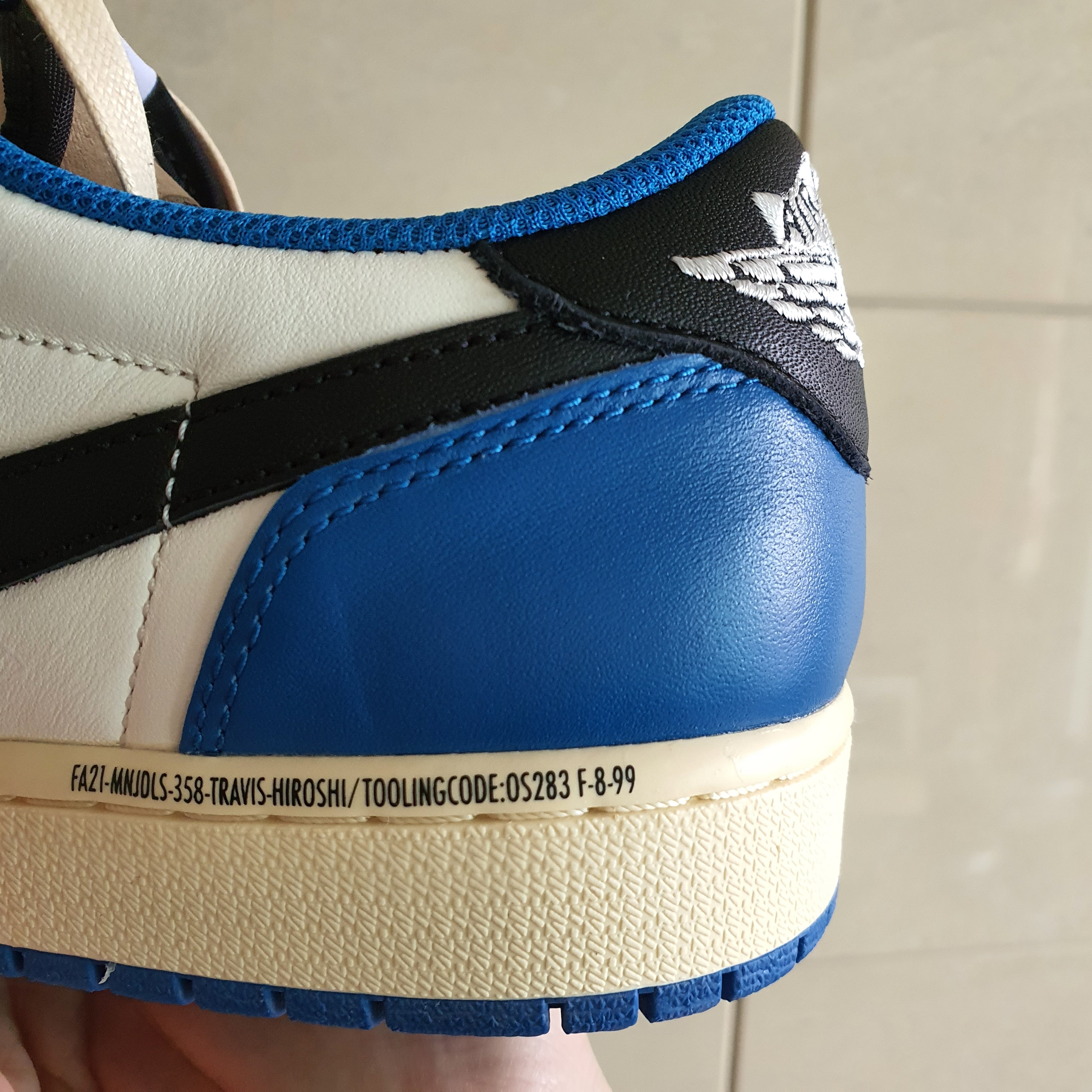 Jordan 1 x Travis Scott x Fragment Retro Low OG SP Military Blue 착용 스타일 - 3