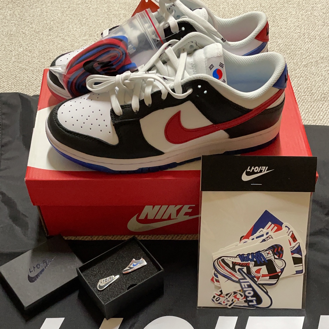 Nike Dunk Low SE Seoul (With Special Gift) 착용 스타일