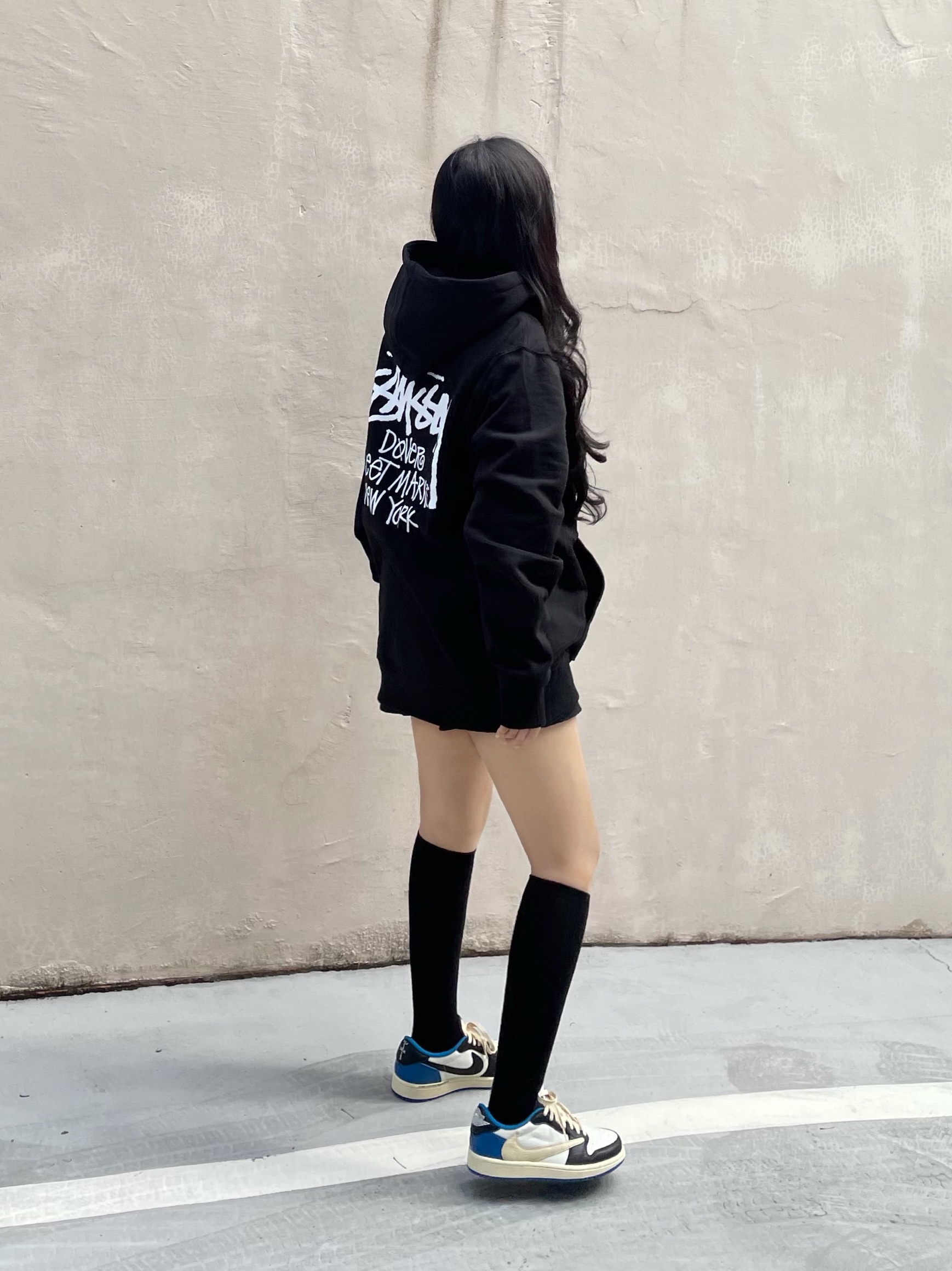 Stussy Stock DSM New York Hoodie Black 2021, Jordan 1 x Travis Scott x Fragment Retro Low OG SP Military Blue 착용 스타일