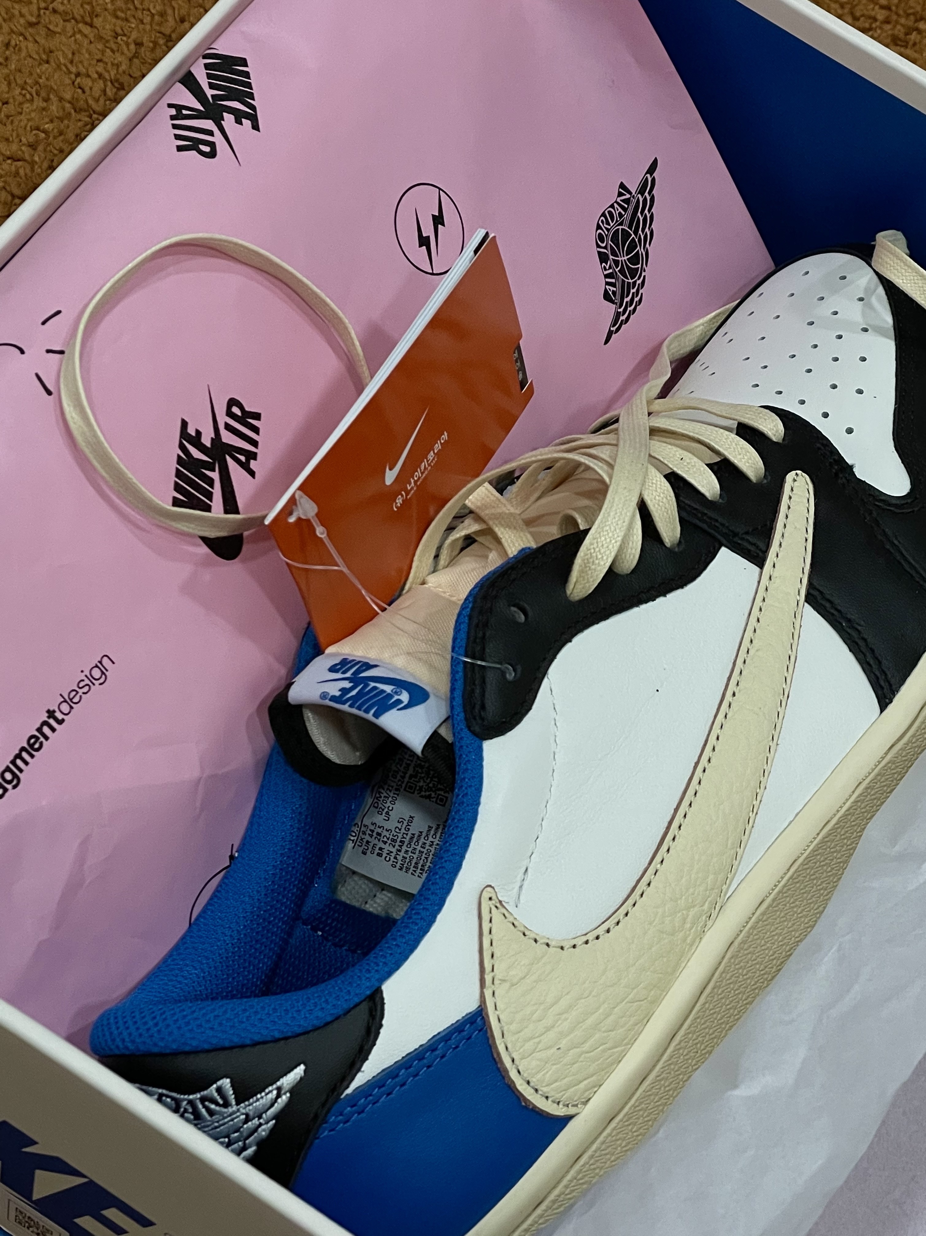 Jordan 1 x Travis Scott x Fragment Retro Low OG SP Military Blue 착용 스타일 - 2