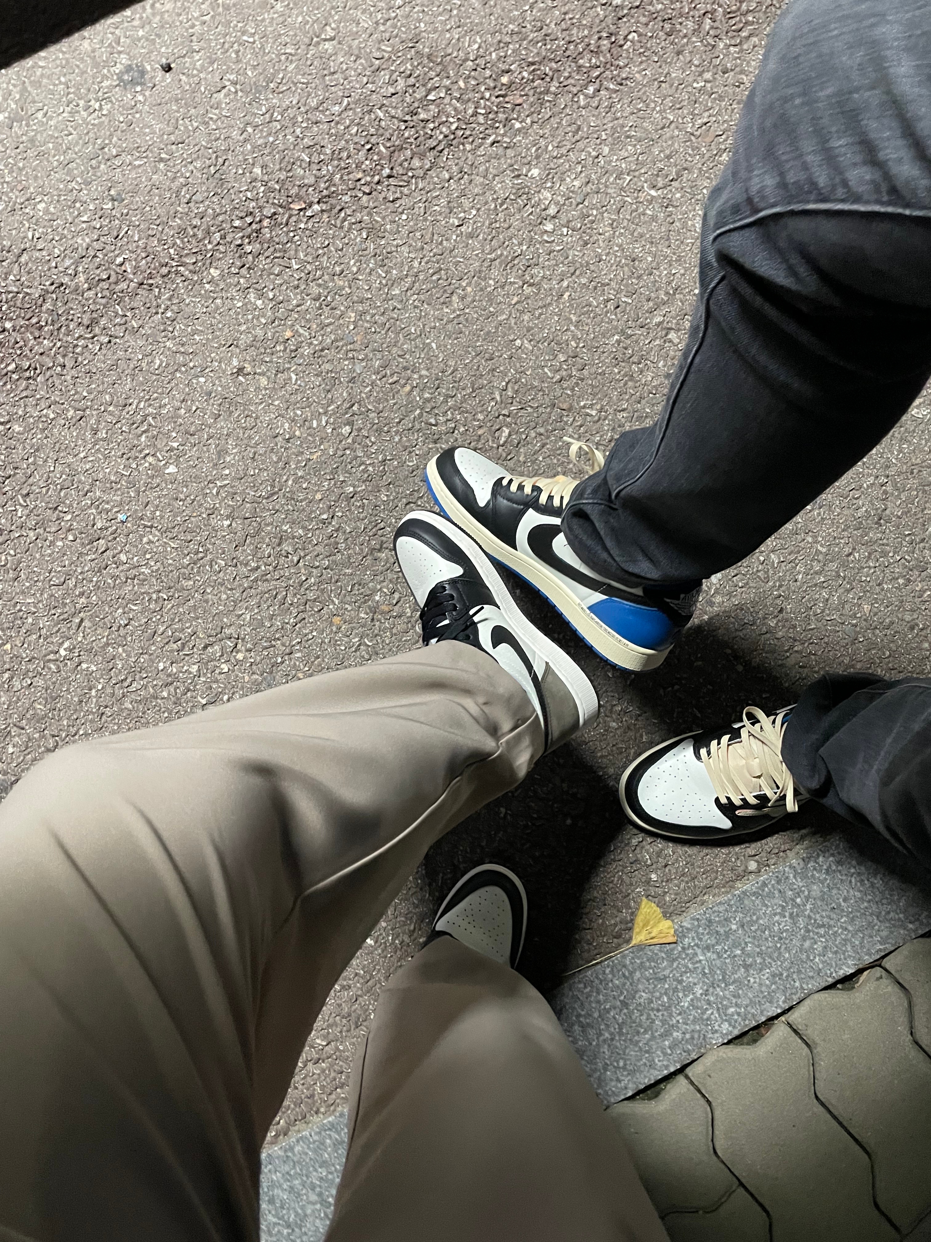 Jordan 1 x Travis Scott x Fragment Retro Low OG SP Military Blue, Jordan x Travis Scott x Fragment T-Shirt Sail (DJ0619-133) 착용 스타일 - 4