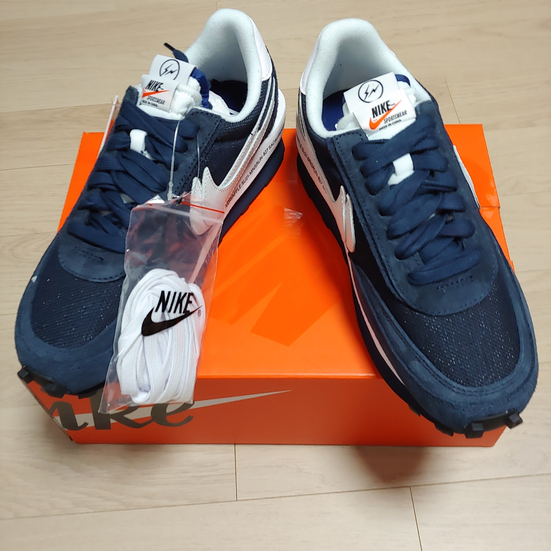 Nike x Sacai Blazer Low British Tan, Nike x Sacai x Fragment LDWaffle Blackened Blue 착용 스타일 - 2