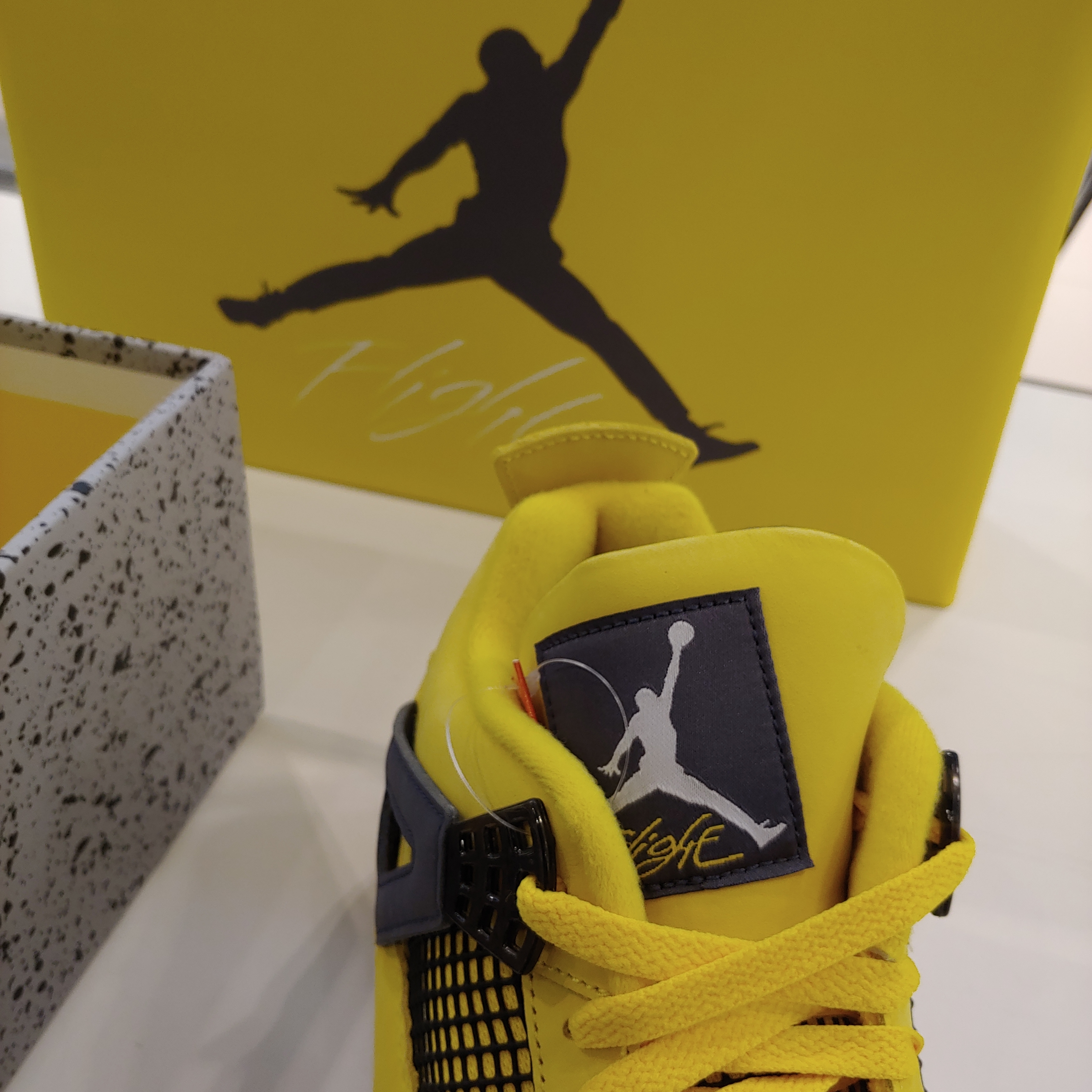 Jordan 4 Retro Tour Yellow 착용 스타일 - 2