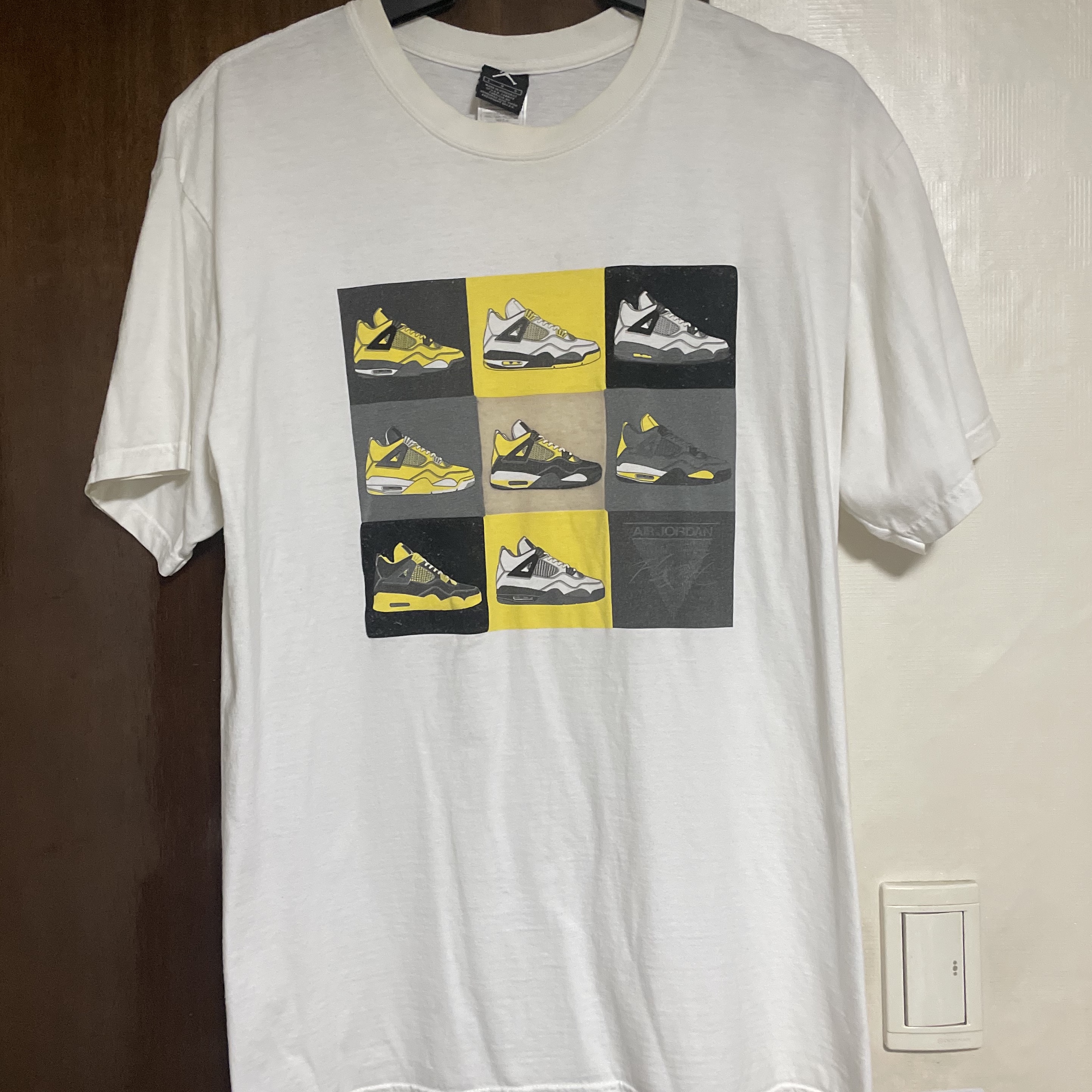 Jordan 4 Retro Lightning 착용 스타일