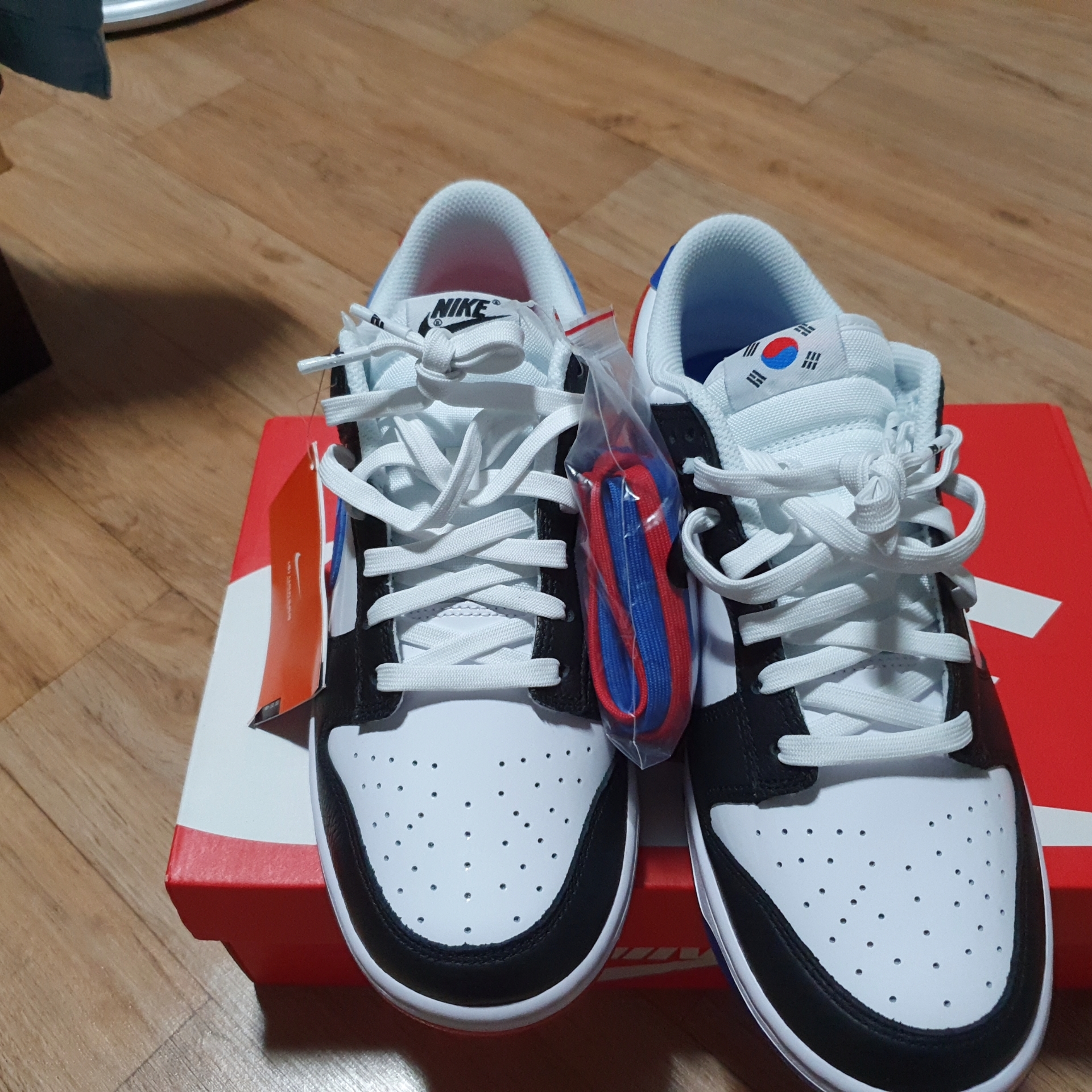 Nike Dunk Low SE Seoul 착용 스타일 - 2