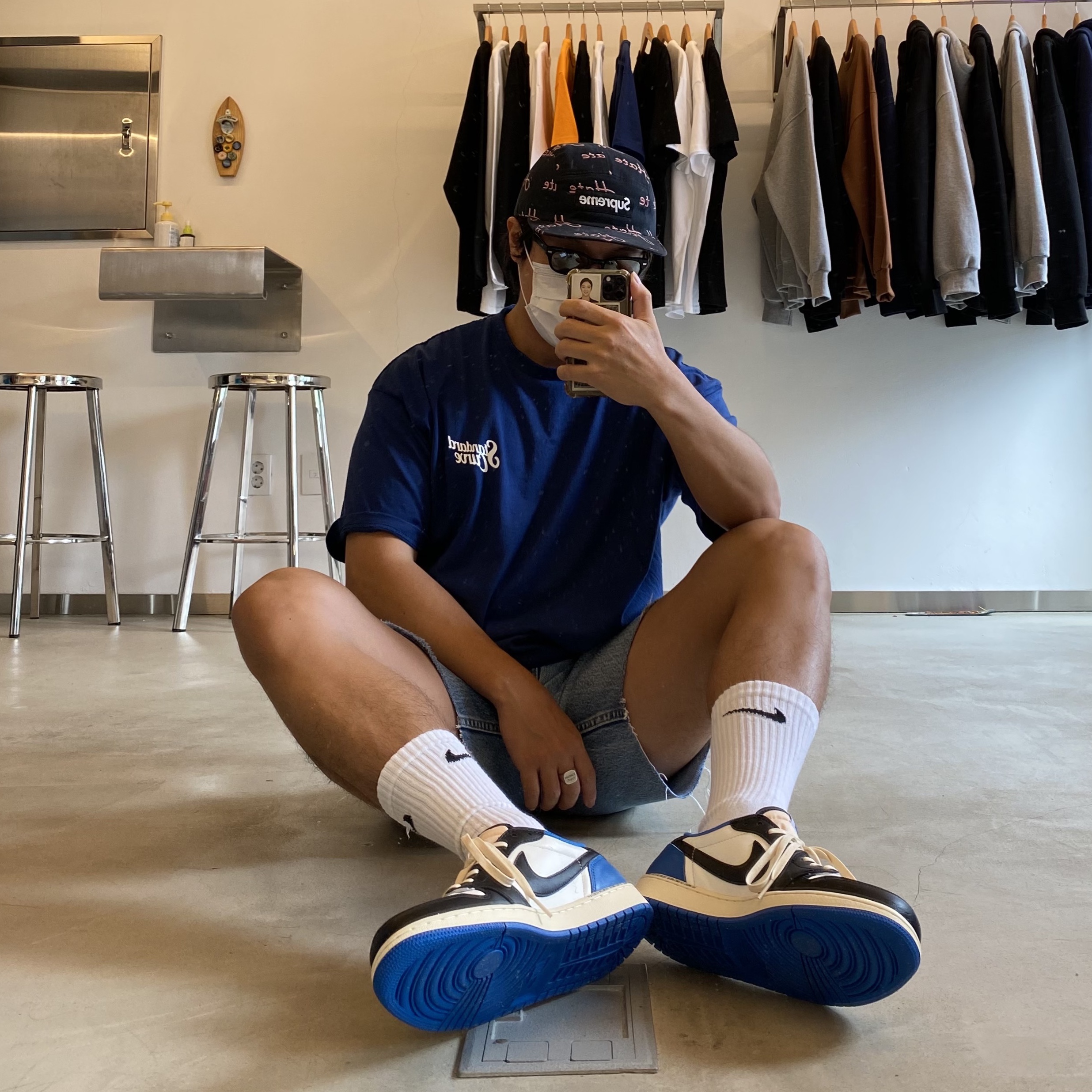 Jordan 1 x Travis Scott x Fragment Retro Low OG SP Military Blue 착용 스타일 - 1