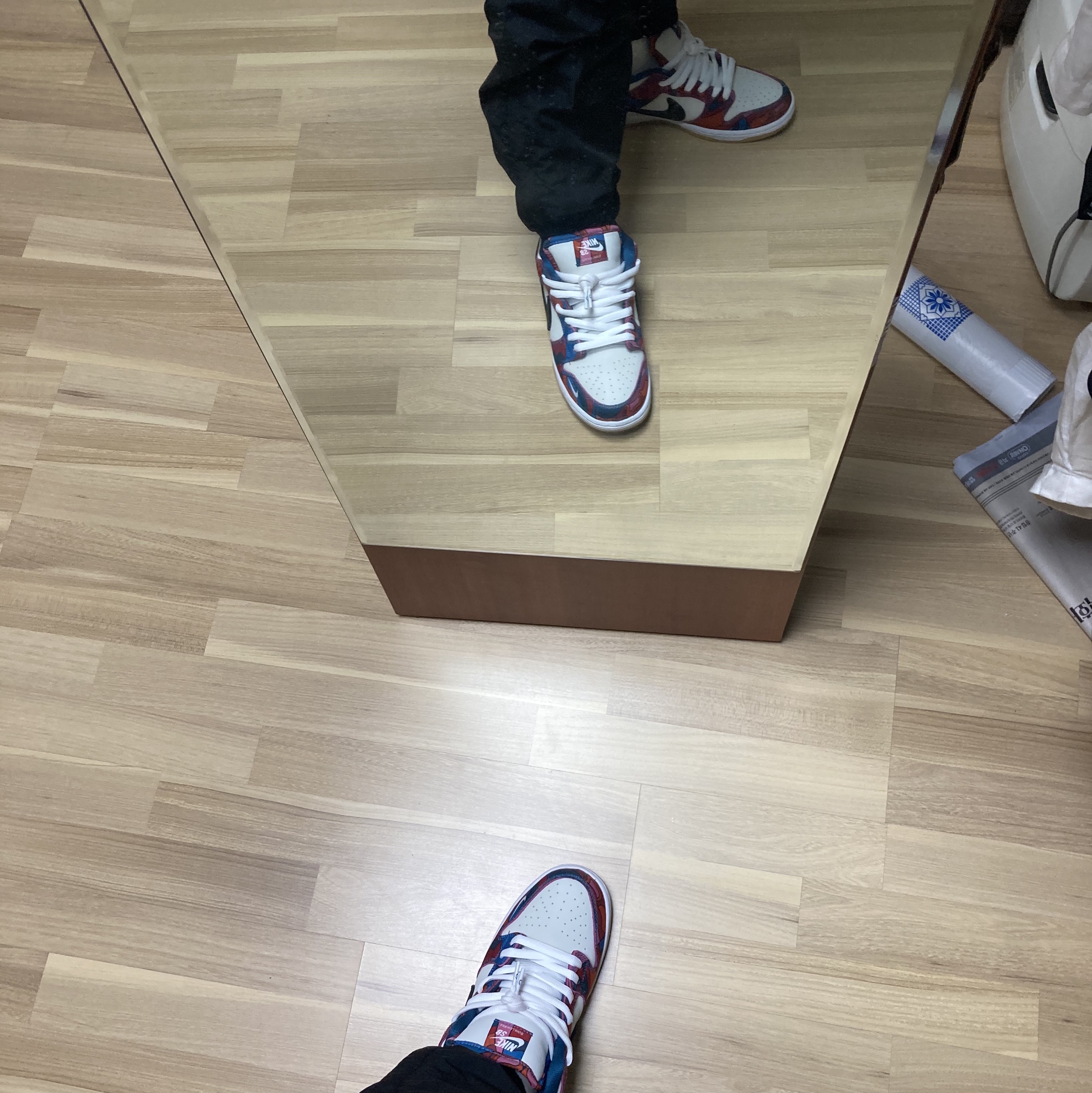 Nike x Parra SB Dunk Low Pro Abstract Art, Nike M NRG Solo Swoosh Track Pants Black - Asia 착용 스타일 - 3