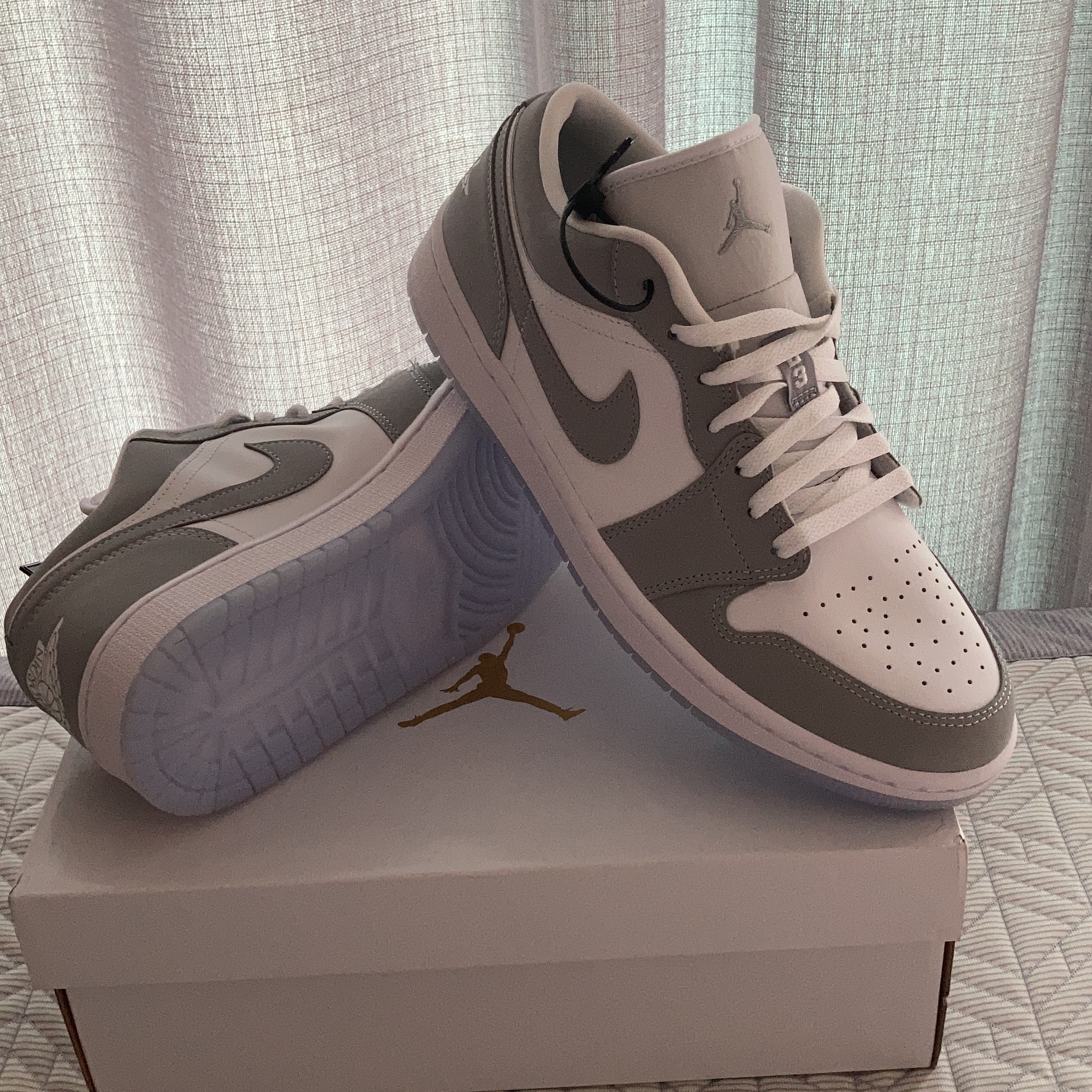 (W) Jordan 1 Low White Wolf Grey 착용 스타일