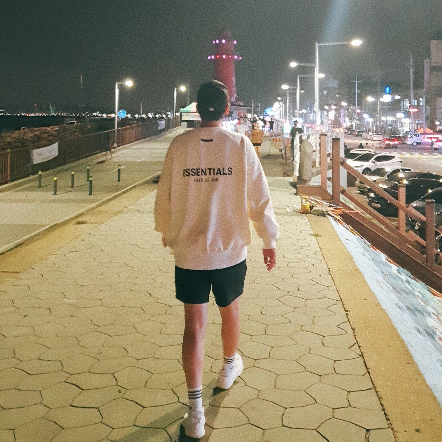 Essentials Sweatshorts Black - 21SS, Essentials Pull-Over Crewneck Sweatshirt Cream - 21SS 착용 스타일