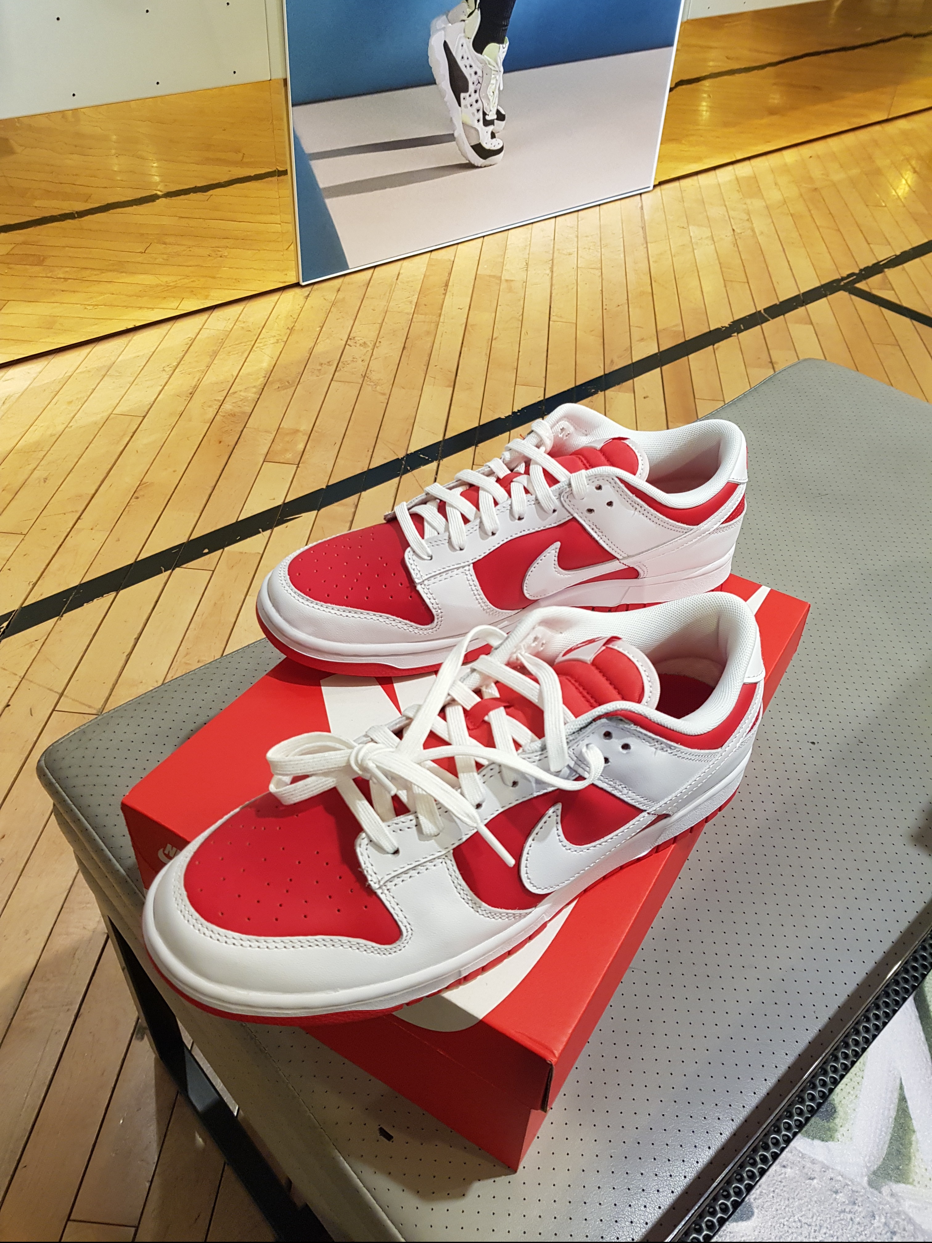 Nike Dunk Low Retro Championship Red 착용 스타일