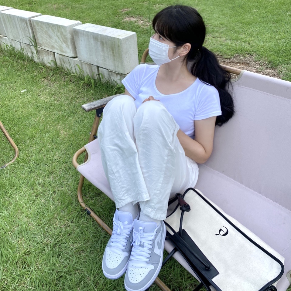 (W) Jordan 1 Low White Wolf Grey 착용 스타일
