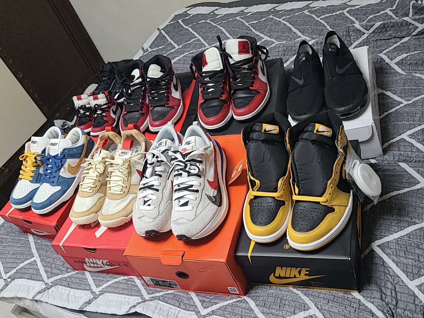 Nike x Kasina Dunk Low 80's Bus, Jordan 1 Retro High OG Pollen 착용 스타일