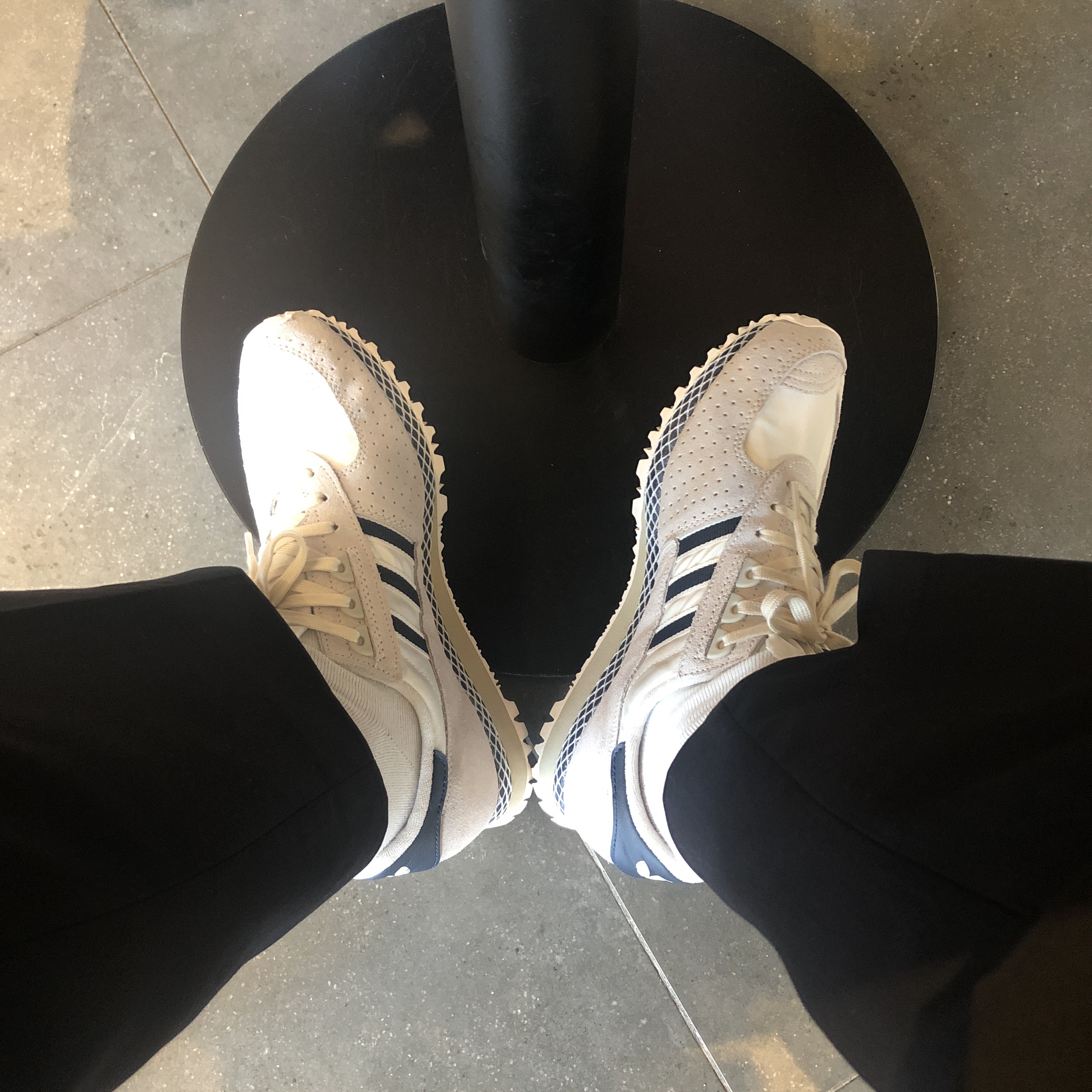Adidas City Marathon PT Beige Navy 착용 스타일