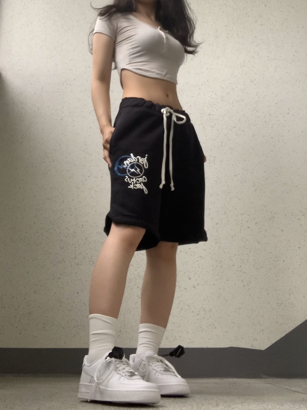 Jordan x Travis Scott x Fragment Shorts Black (DJ0617-010), (W) Nike Air Force 1 '07 Low White 착용 스타일 - 1