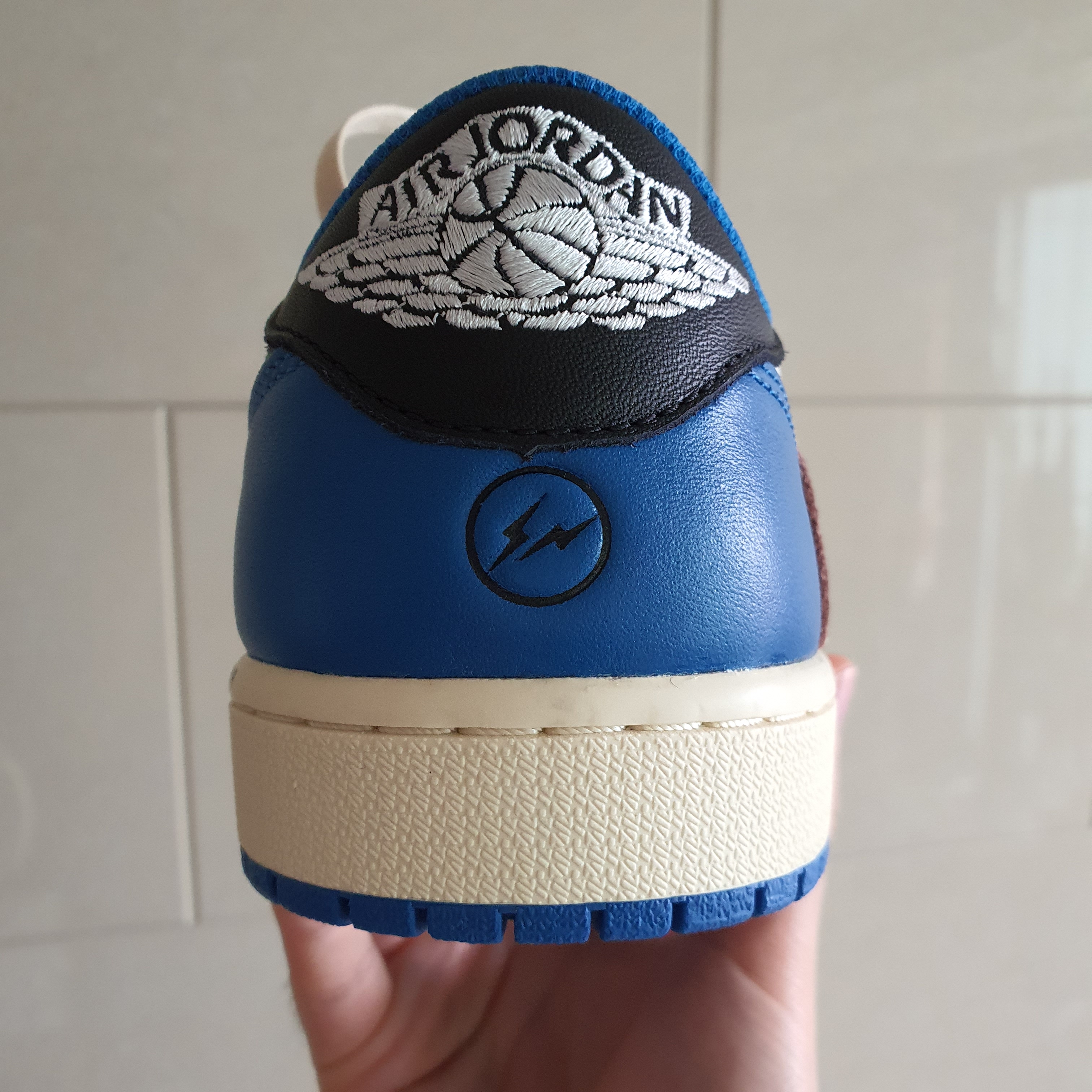 Jordan 1 x Travis Scott x Fragment Retro Low OG SP Military Blue 착용 스타일 - 4