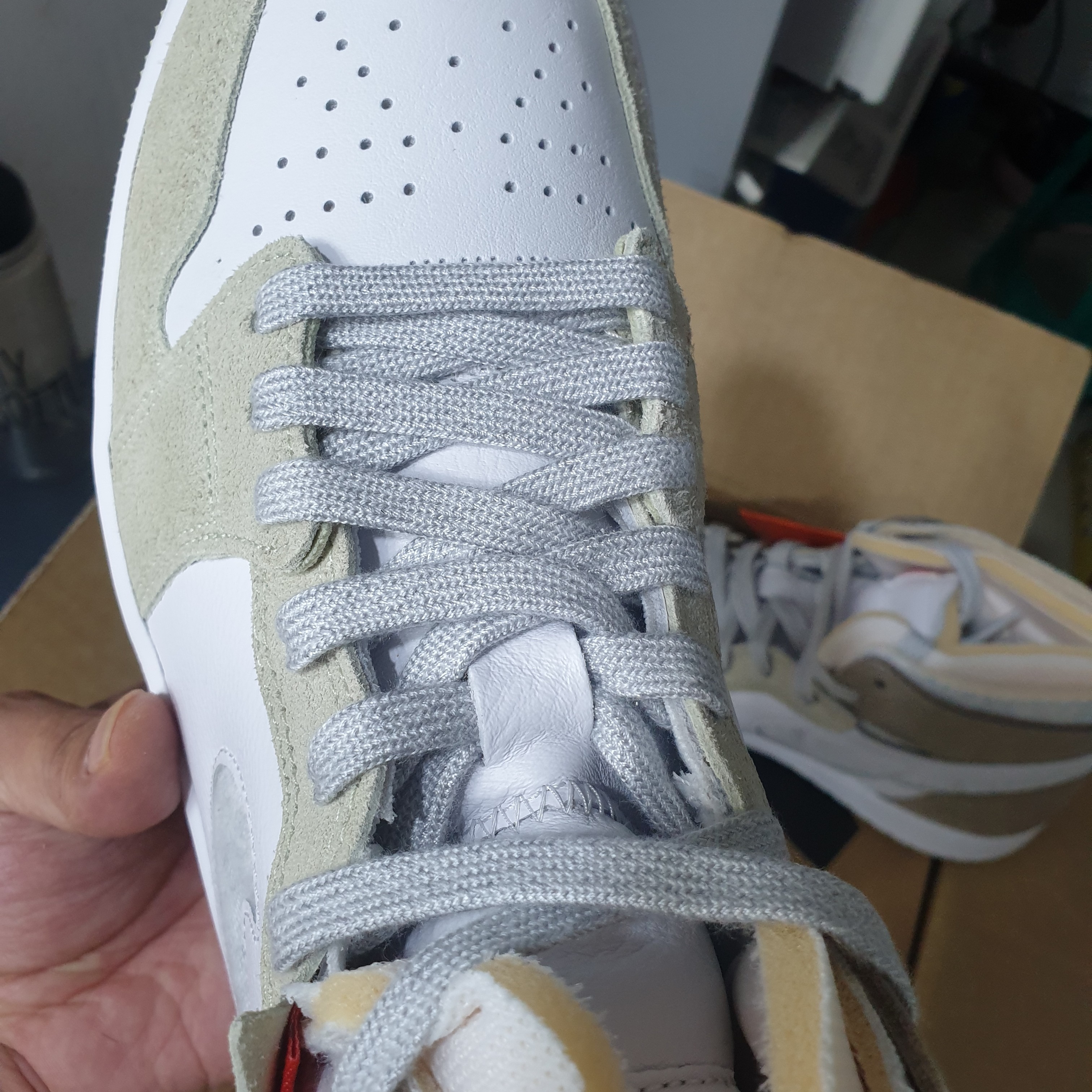 (W) Jordan 1 Zoom Air CMFT Olive Aura 착용 스타일 - 2
