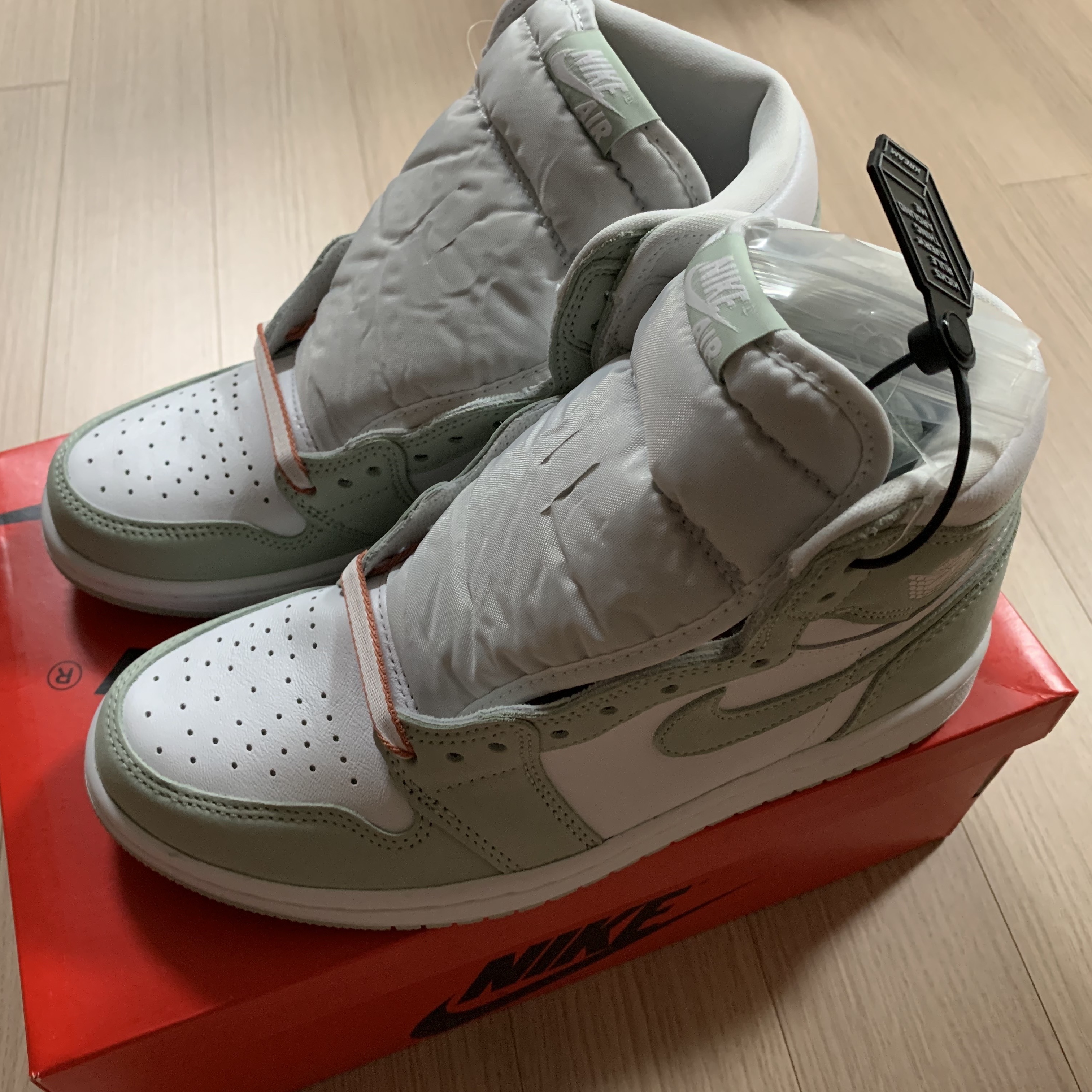(W) Jordan 1 Retro High OG Seafoam 착용 스타일 - 1