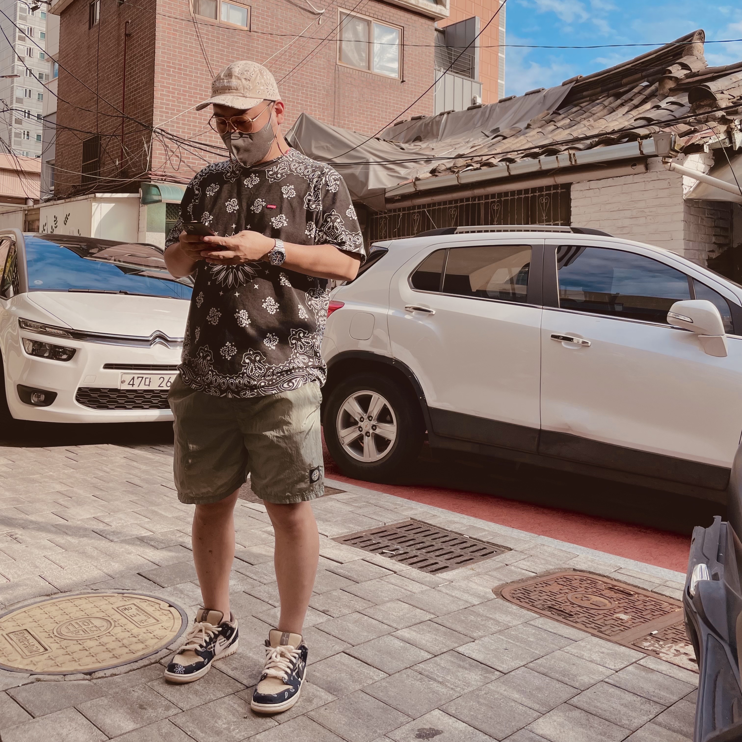 Supreme Bandana Camp Cap Tan - 21SS, Supreme Small Box T-Shirt Black Bandana - 21SS 착용 스타일 - 2