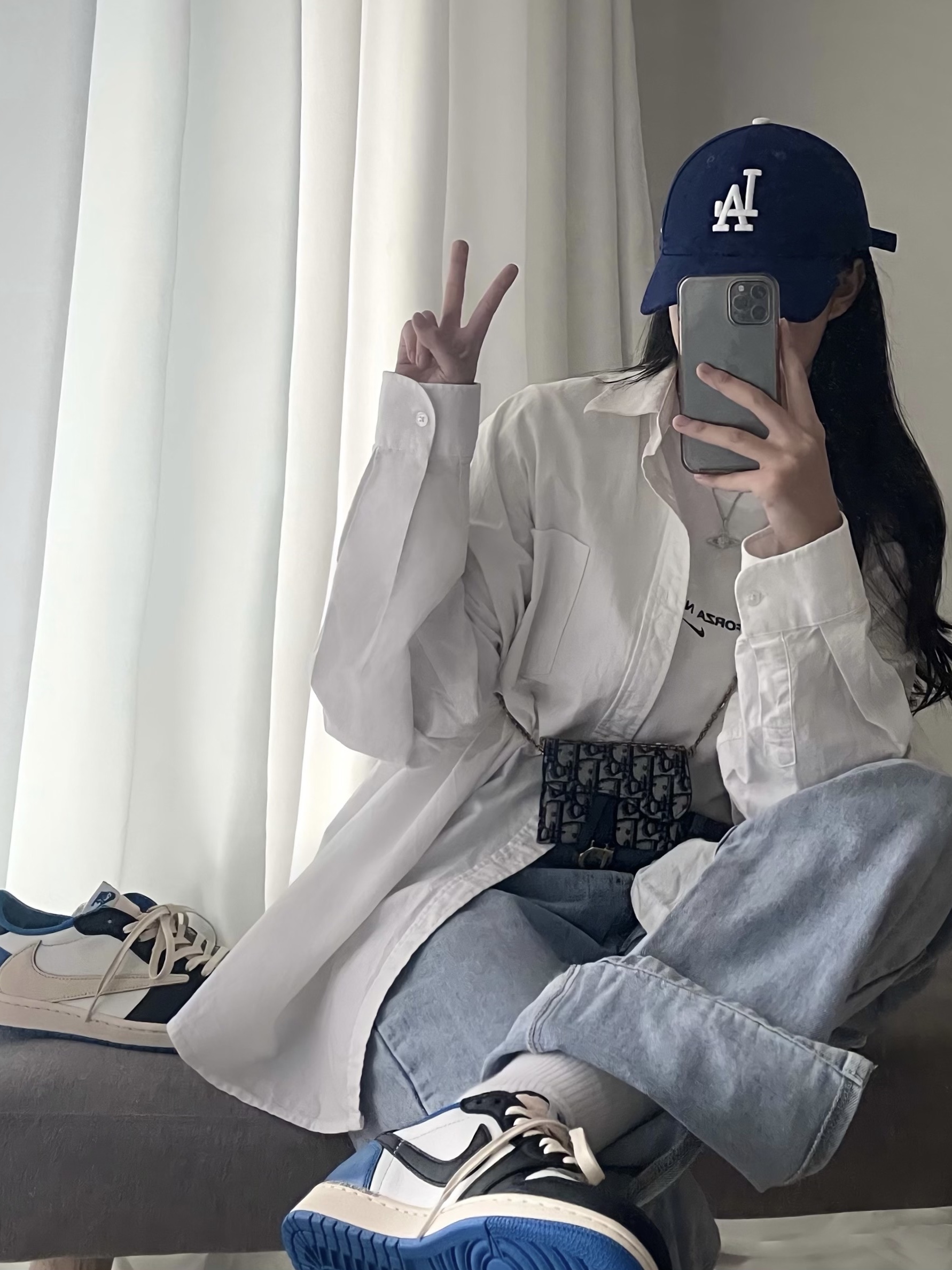 Jordan 1 x Travis Scott x Fragment Retro Low OG SP Military Blue, Nike x Drake Nocta Essential T-Shirt White - Asia 착용 스타일