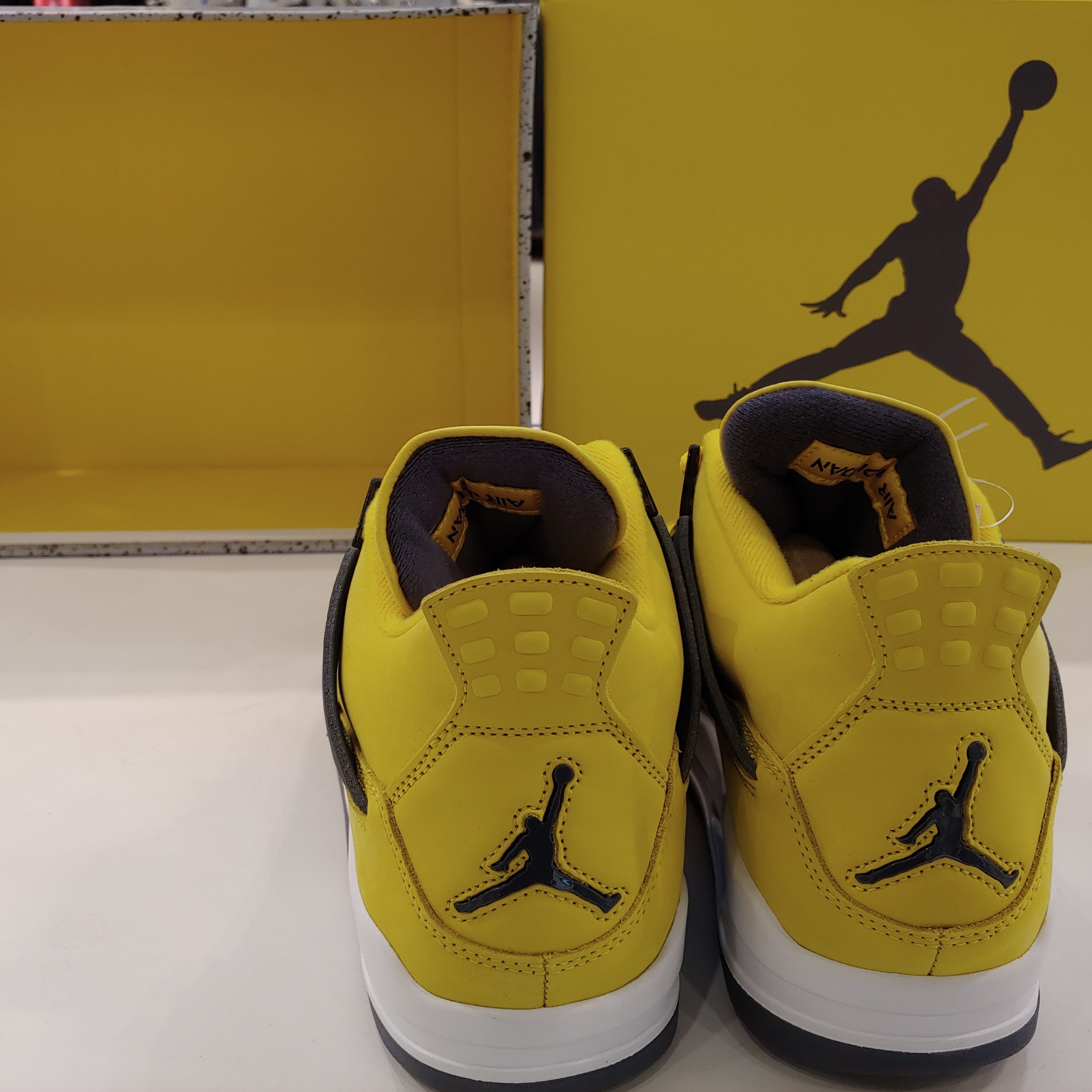 Jordan 4 Retro Tour Yellow 착용 스타일 - 3