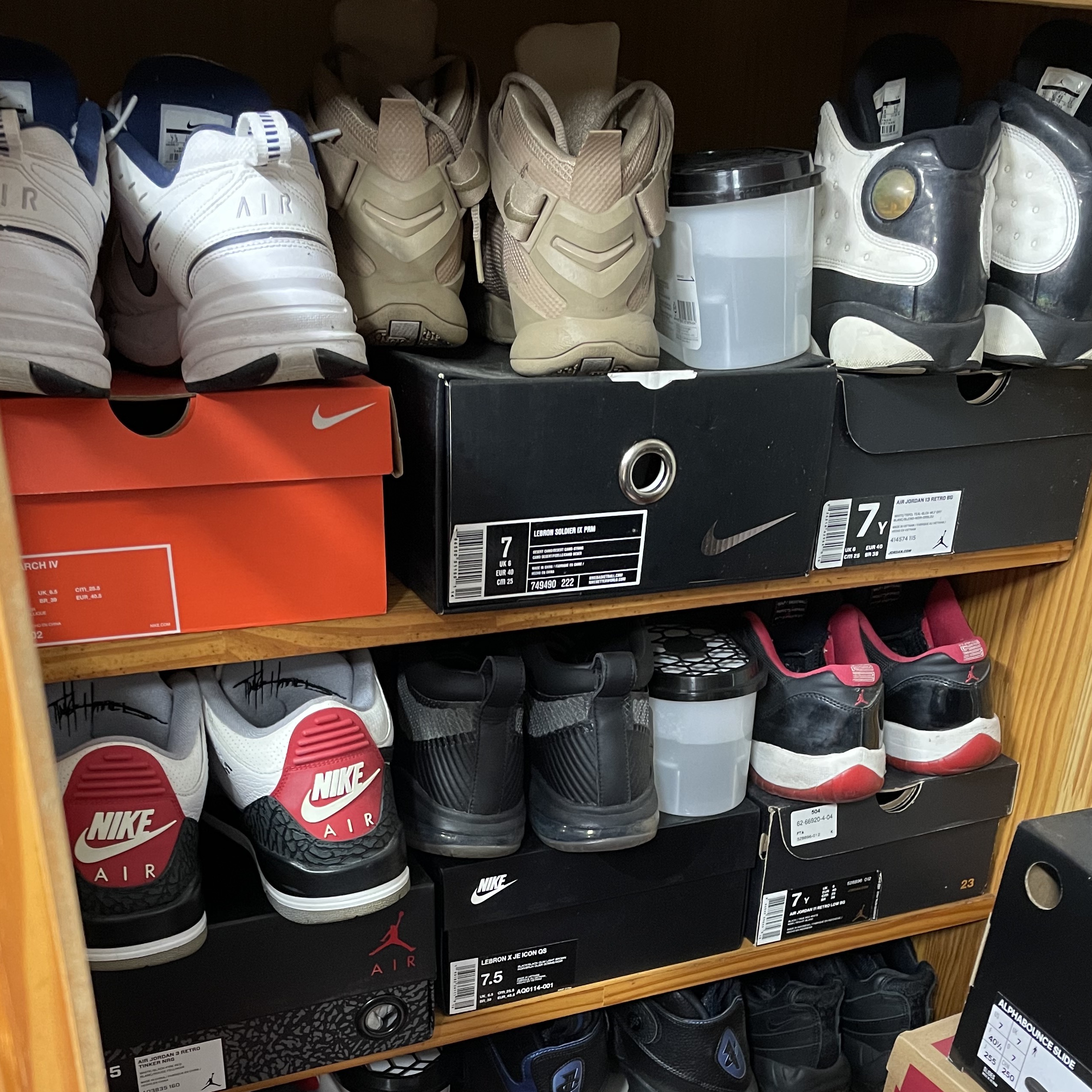 (GS) Jordan 13 Retro Barons, Jordan 3 Retro Tinker Hatfield 착용 스타일