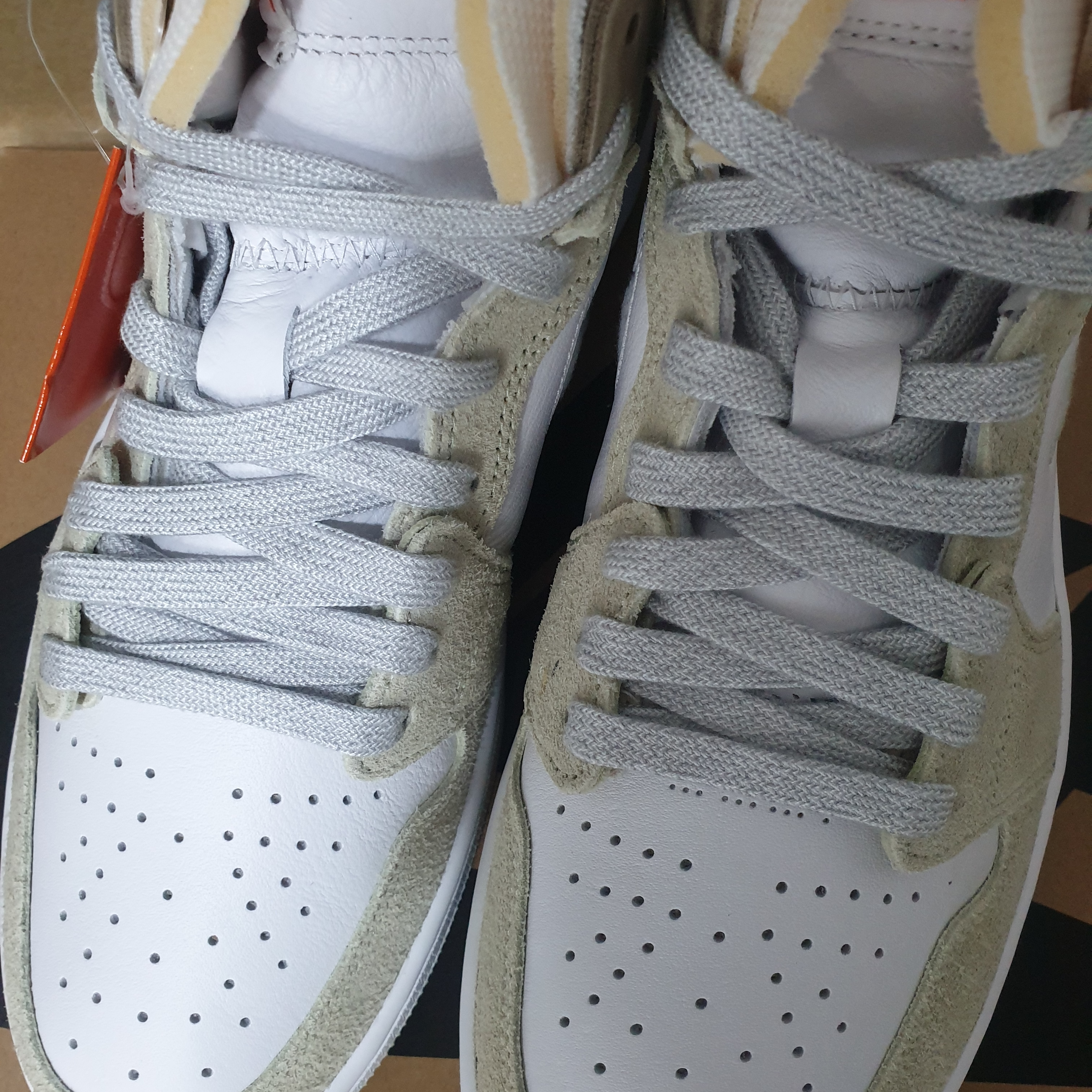 (W) Jordan 1 Zoom Air CMFT Olive Aura 착용 스타일 - 3