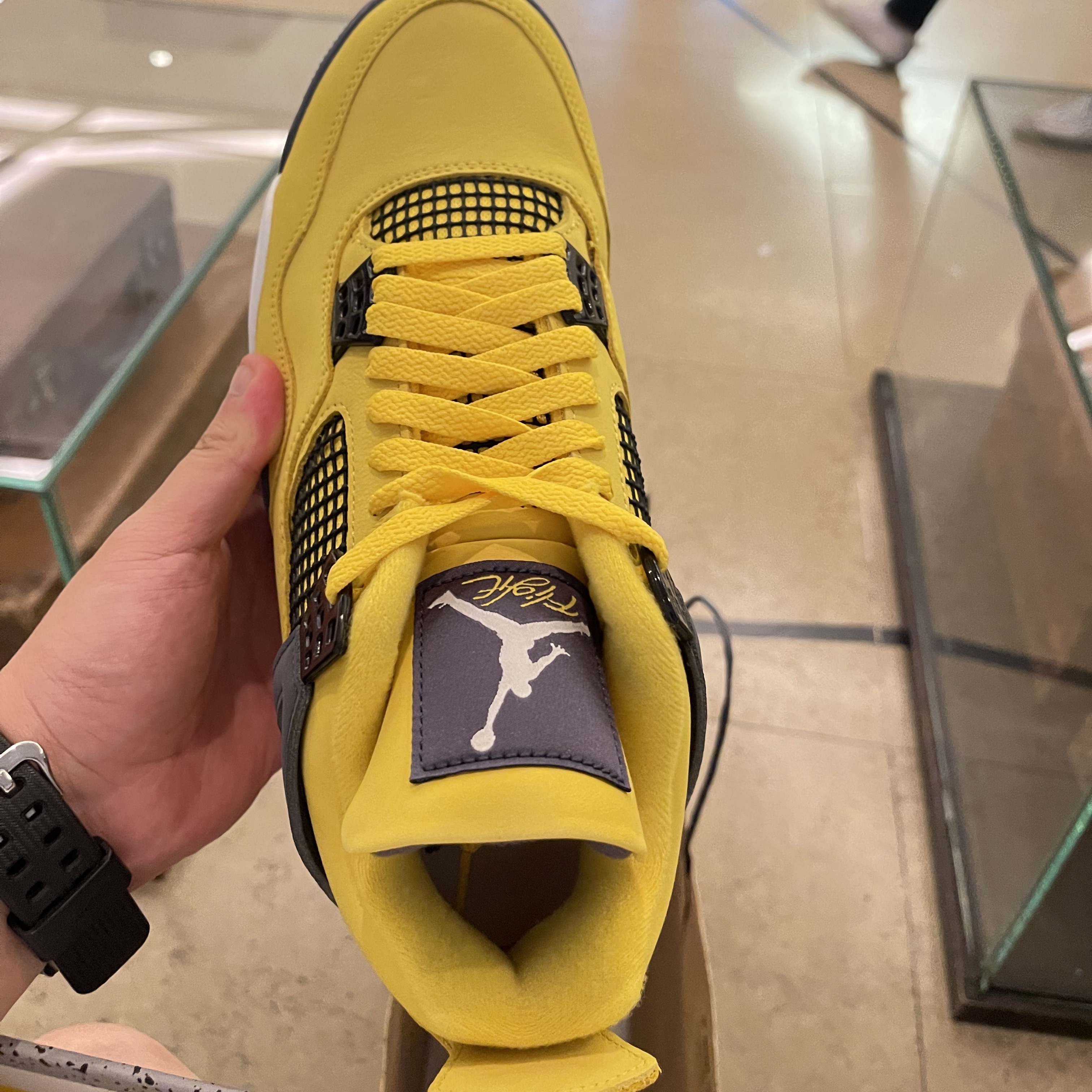Jordan 4 Retro Tour Yellow 착용 스타일 - 3