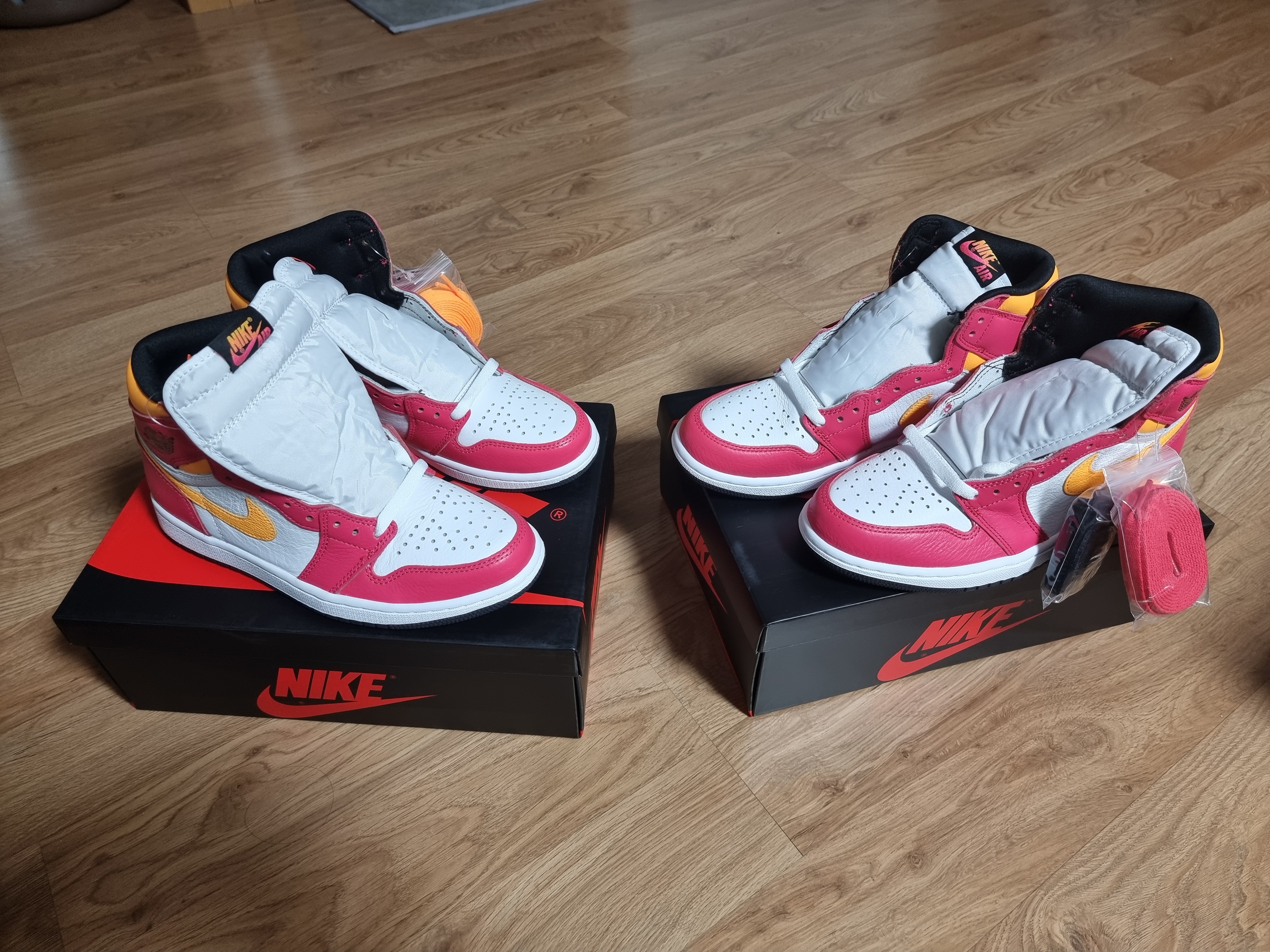 Jordan 1 Retro High OG Pollen, Jordan 1 Retro High OG Light Fusion Red 착용 스타일 - 3
