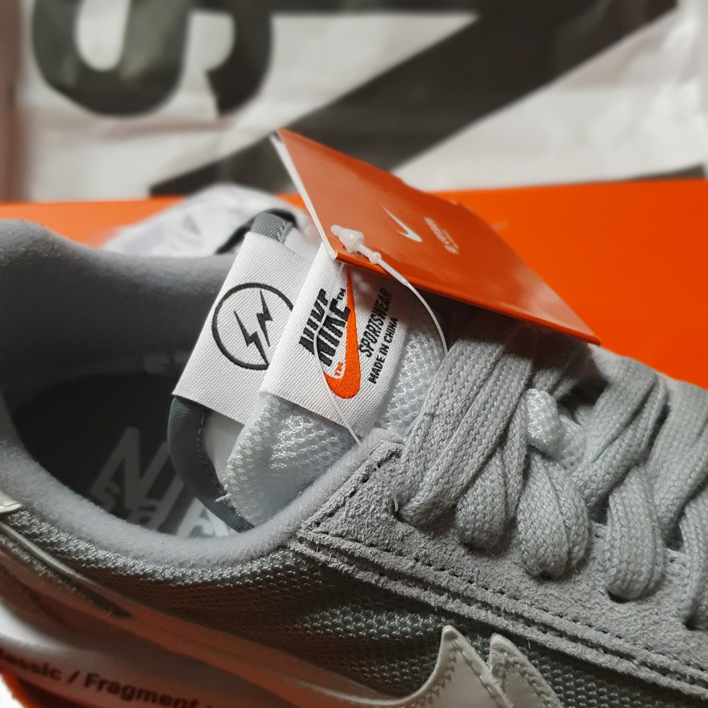 Nike x Sacai x Fragment LDWaffle Light Smoke Grey 착용 스타일 - 3