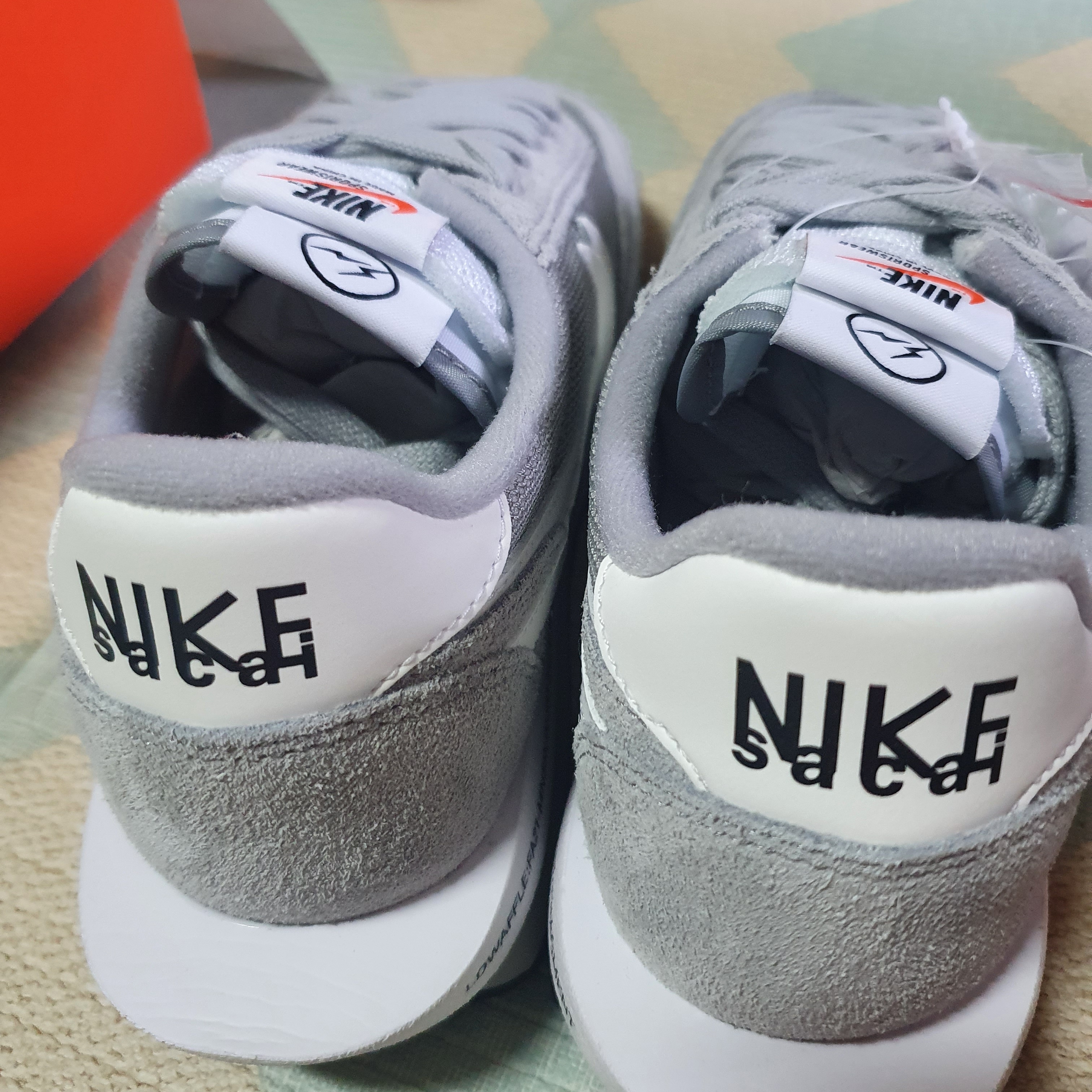 Nike x Sacai x Fragment LDWaffle Light Smoke Grey 착용 스타일 - 3
