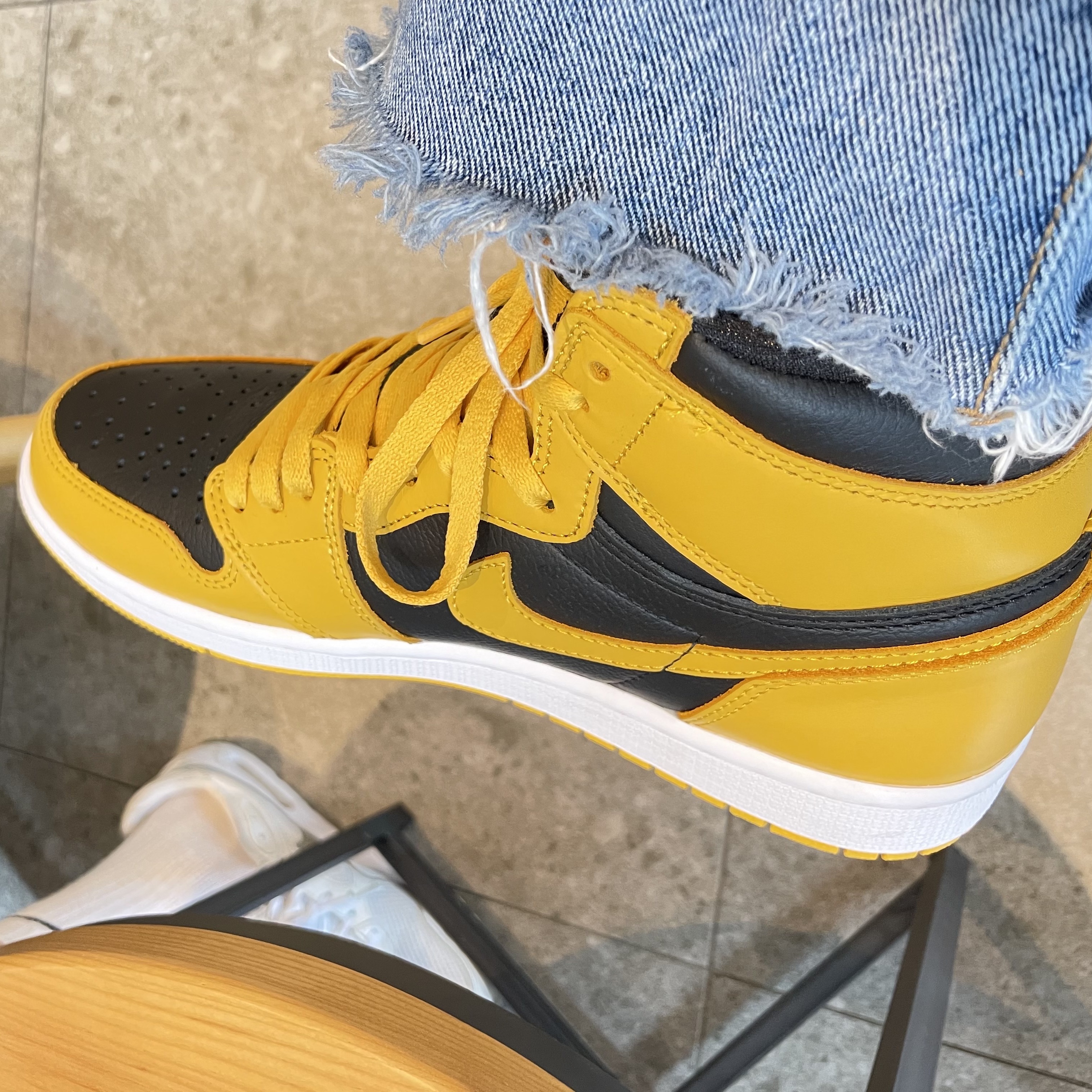 Jordan 1 Retro High OG Pollen 착용 스타일 - 3
