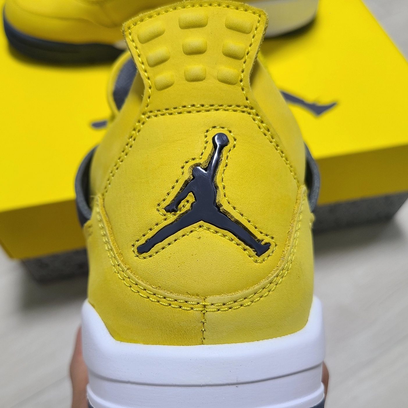 Jordan 4 Retro Tour Yellow 착용 스타일 - 4