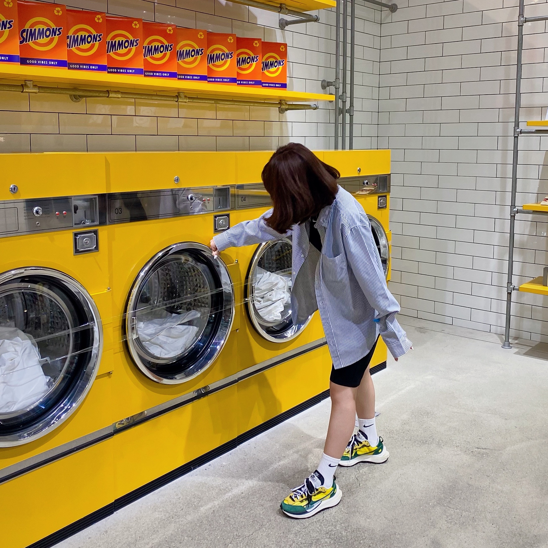 Nike x Sacai VaporWaffle Tour Yellow & Gorge Green Sail 착용 스타일 - 2