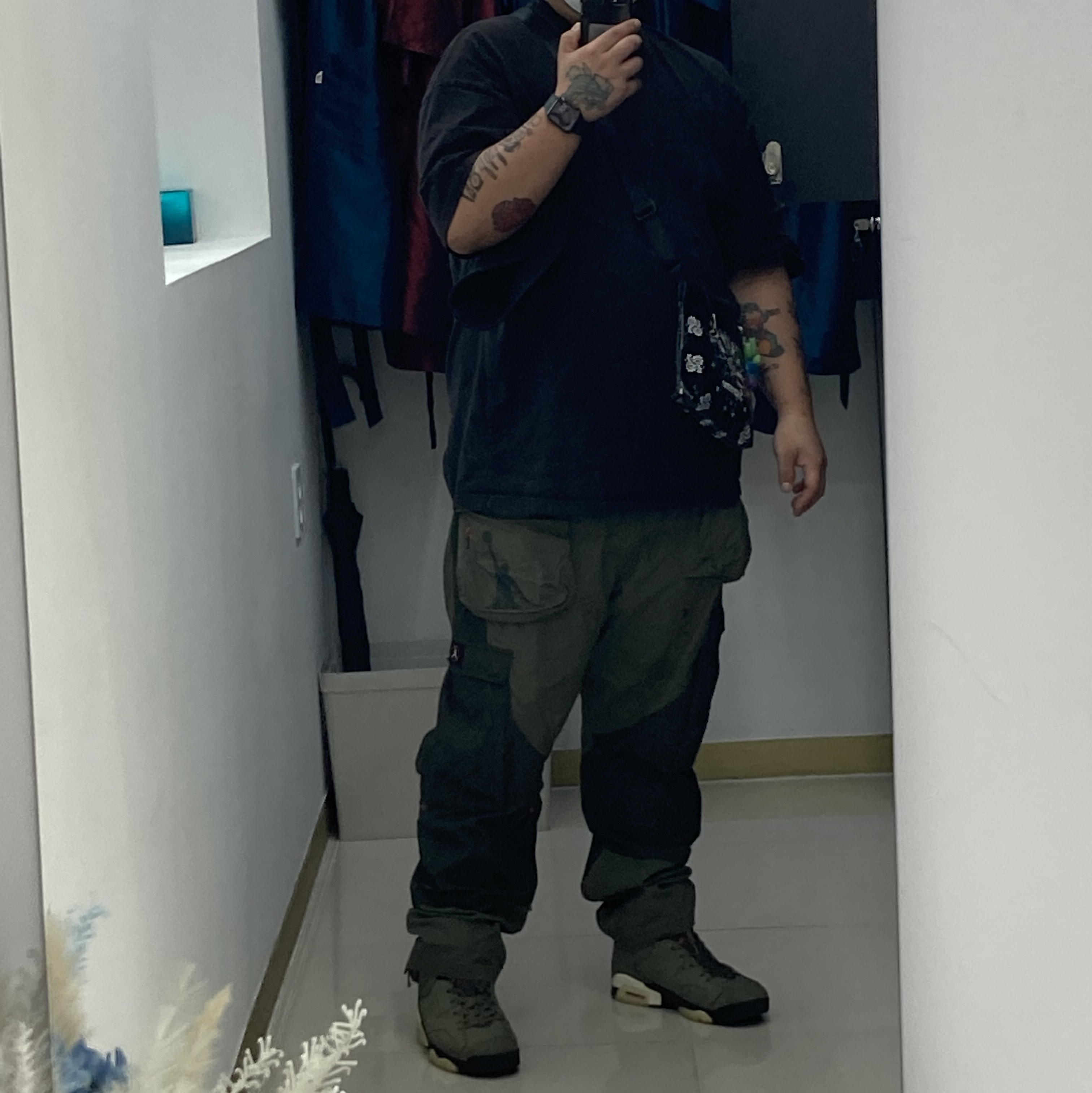 Jordan 6 x Travis Scott Retro Olive, Jordan x Travis Scott Cargo Pants Olive 착용 스타일