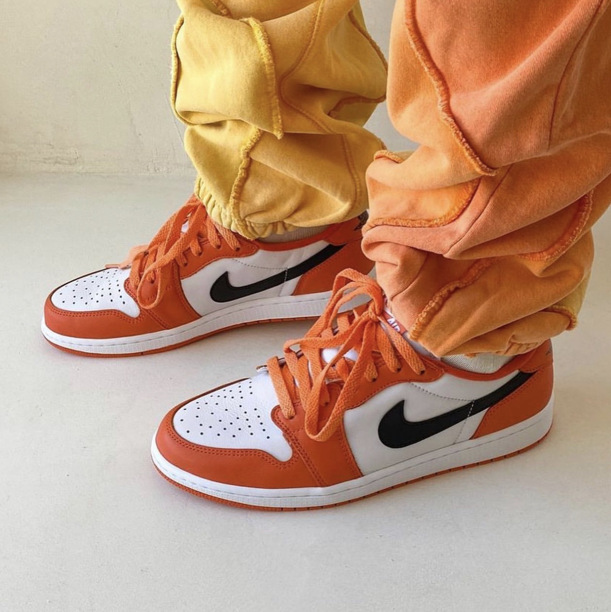(W) Jordan 1 Low OG Starfish, Jordan 1 Low OG Starfish 착용 스타일 - 4