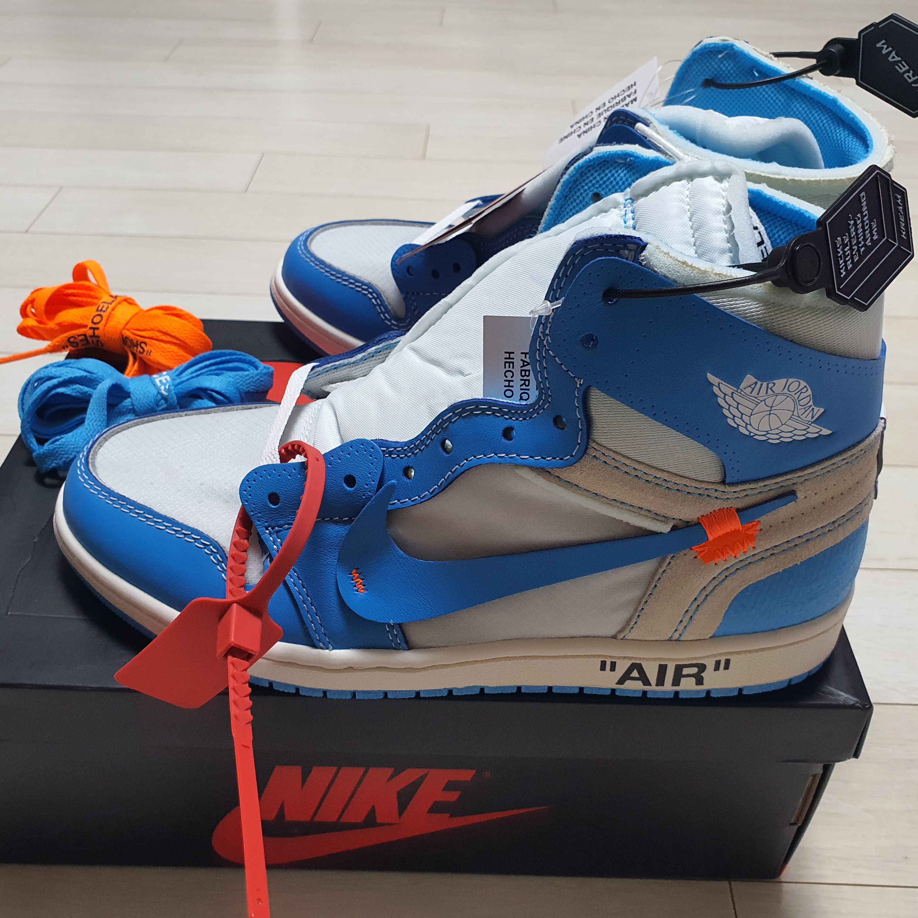 Jordan 1 x Off-White Retro High University Blue 착용 스타일 - 2