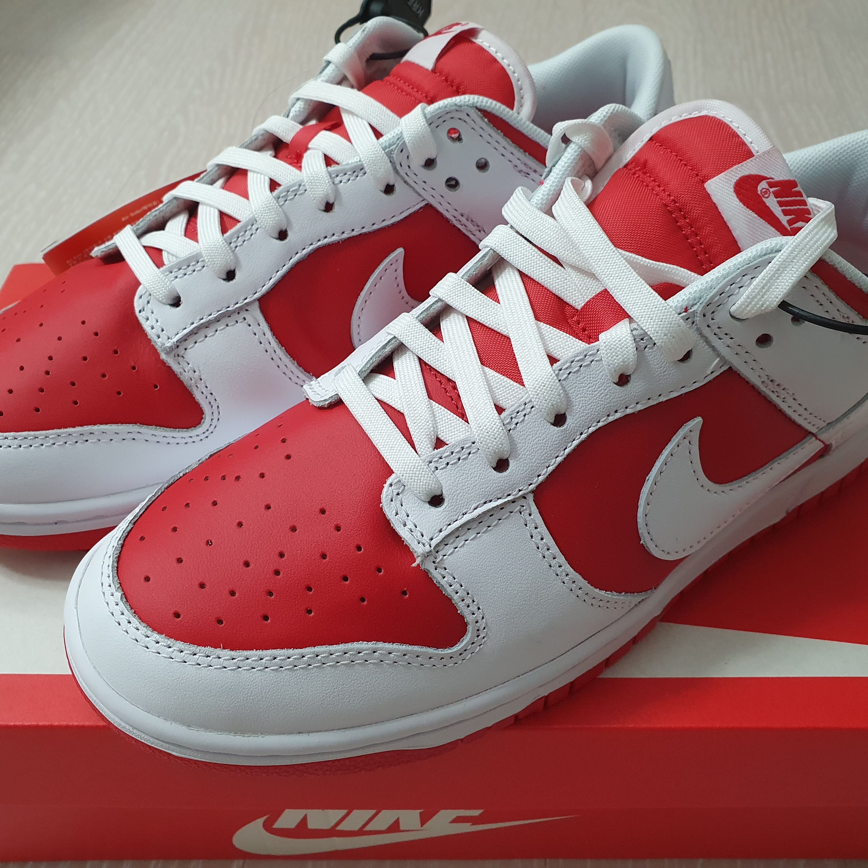 Nike Dunk Low Retro Championship Red 착용 스타일