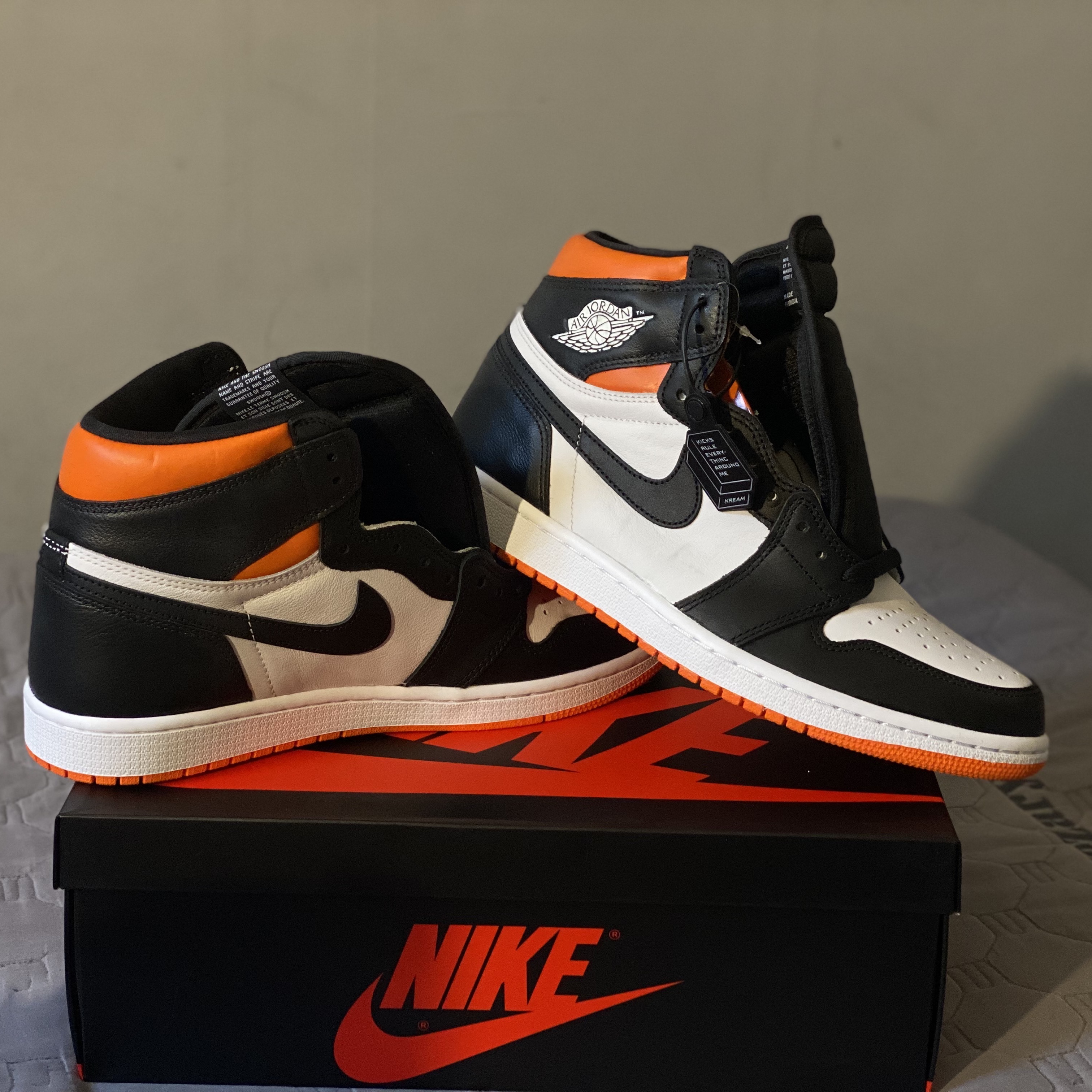 Jordan 1 Retro High OG Electro Orange, (GS) Jordan 1 Retro High OG Electro Orange 착용 스타일 - 3