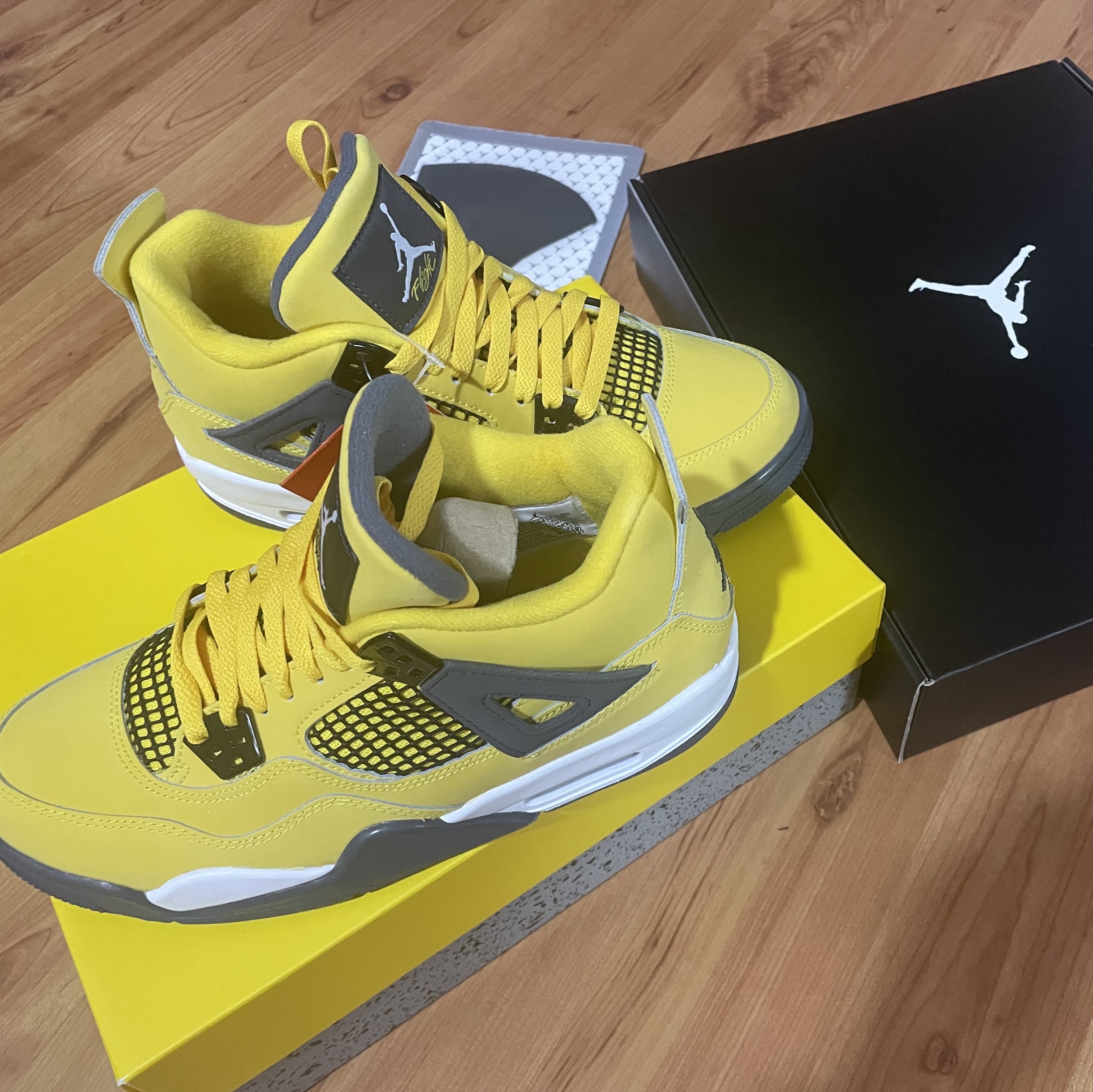(GS) Jordan 4 Retro Tour Yellow - Special Ver. 착용 스타일