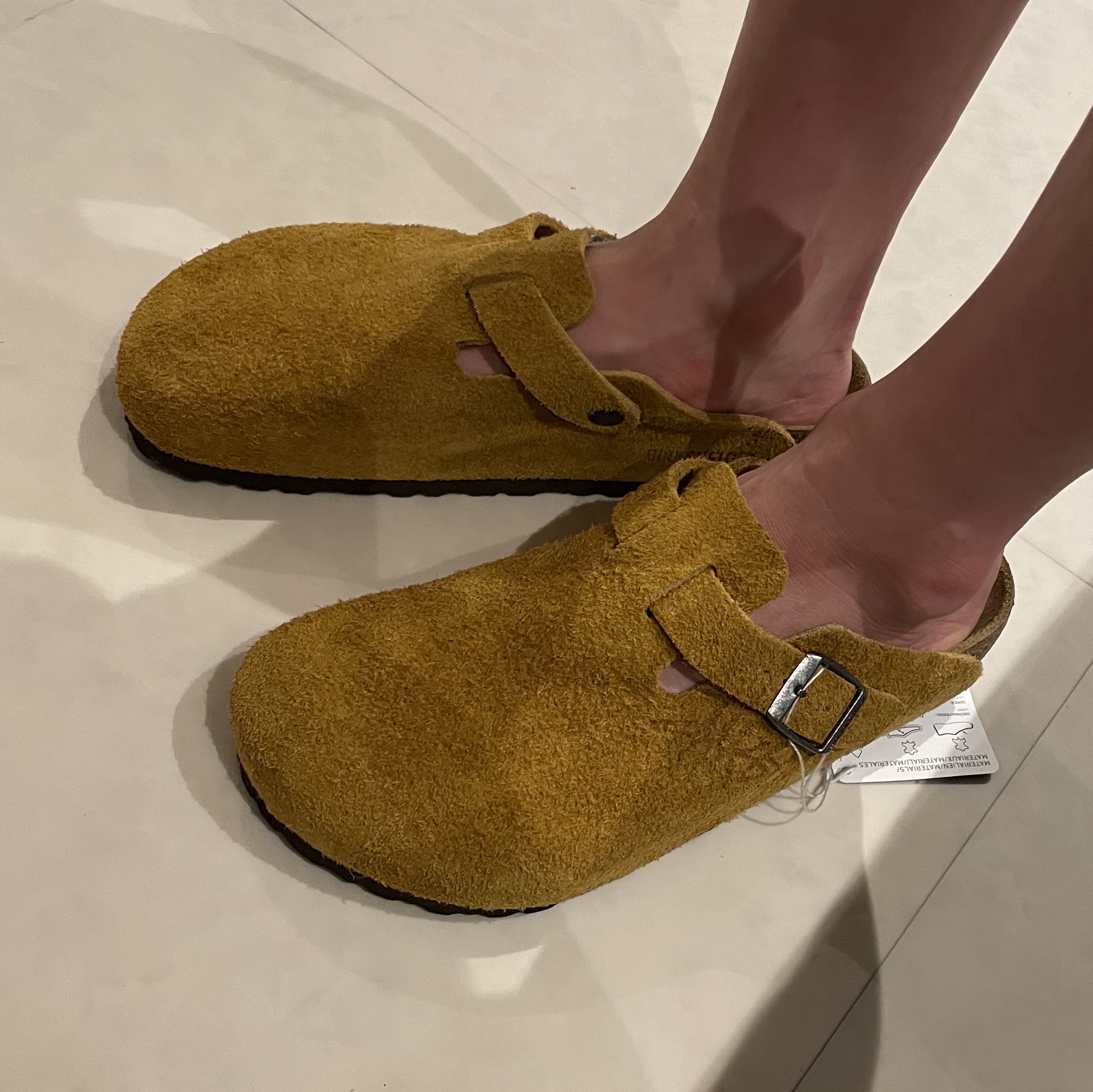 Birkenstock x Stussy Boston Clog Caramel 착용 스타일