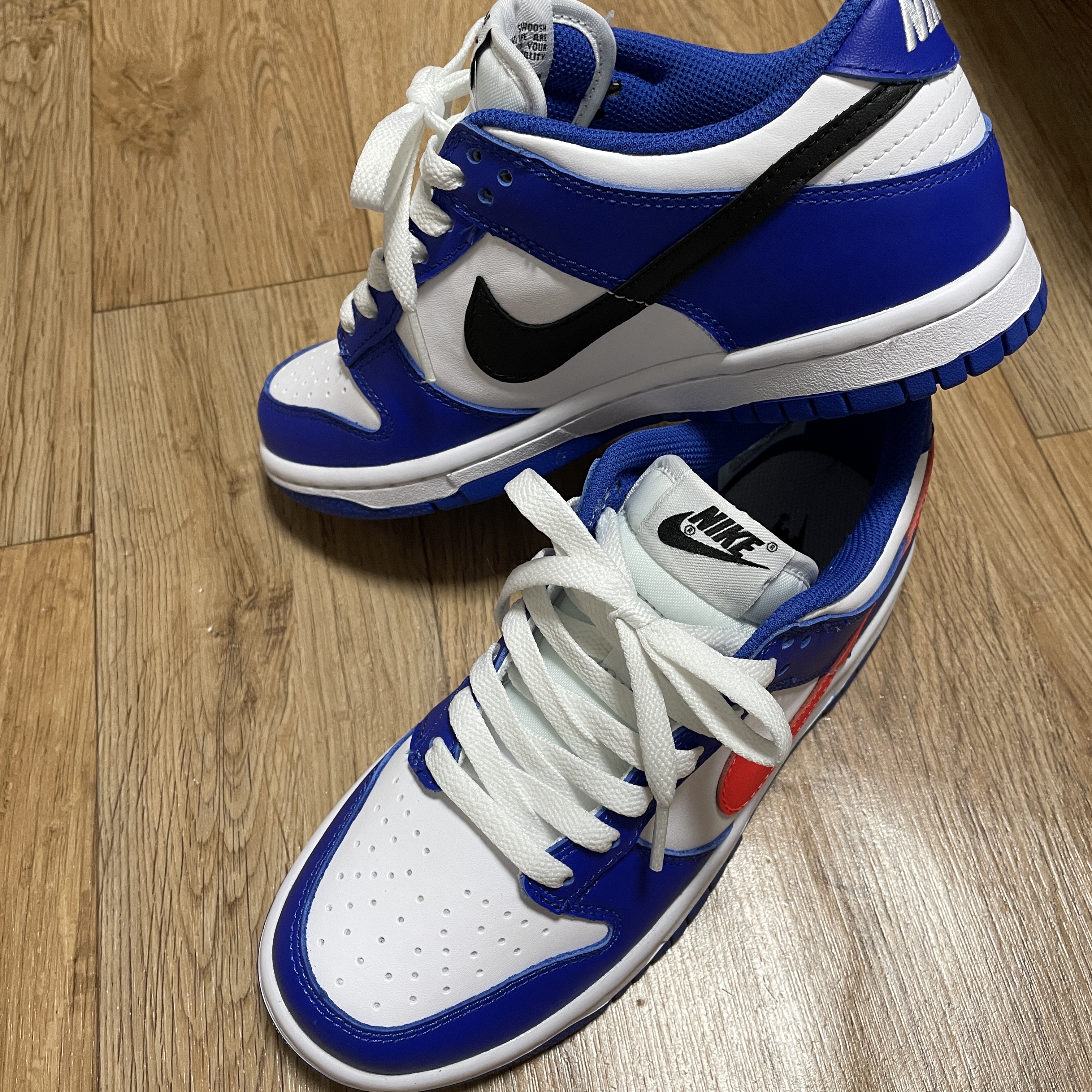 (GS) Nike Dunk Low Bright Crimson Game Royal 착용 스타일 - 1