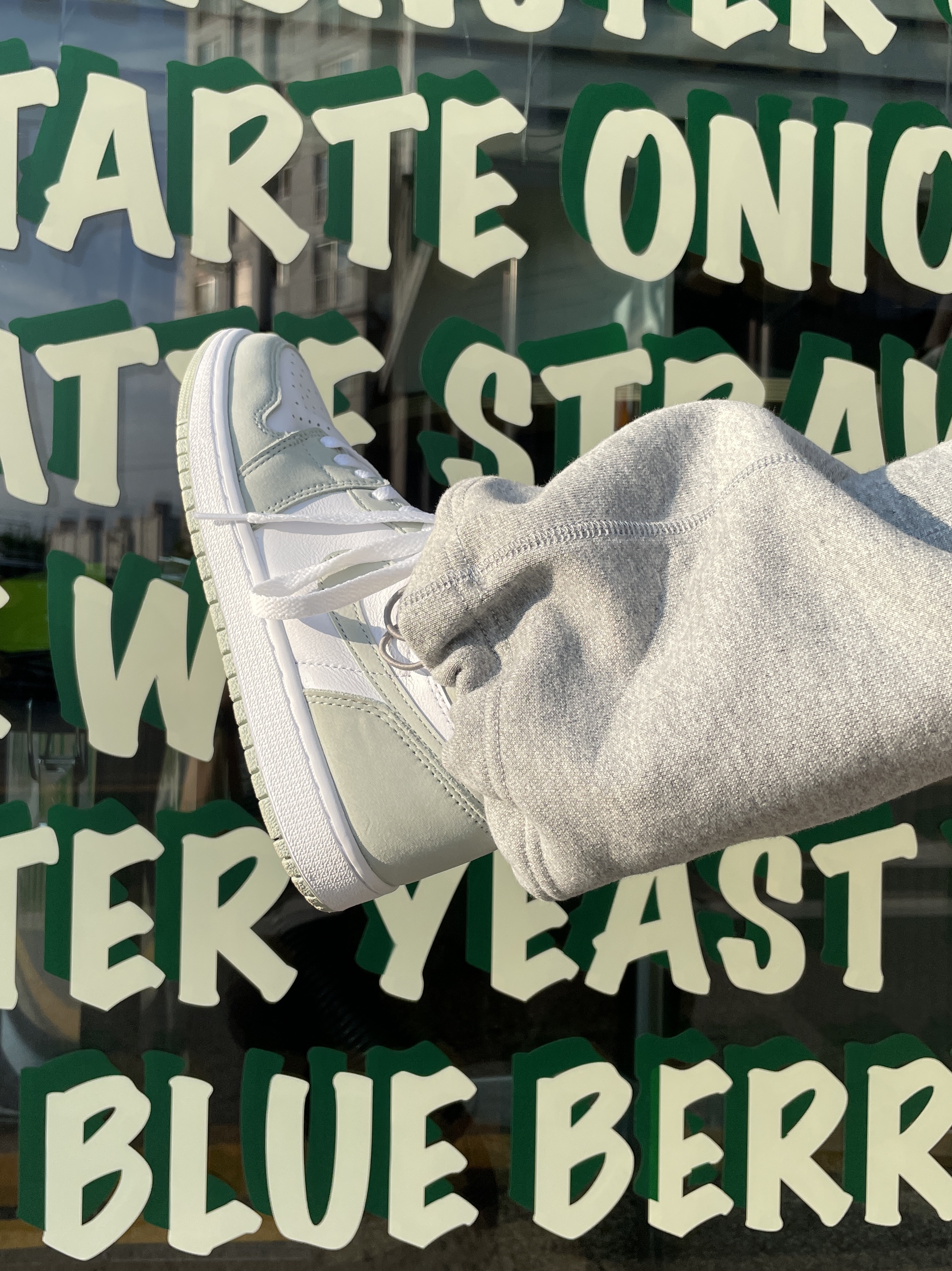 (W) Jordan 1 Retro High OG Seafoam 착용 스타일 - 1